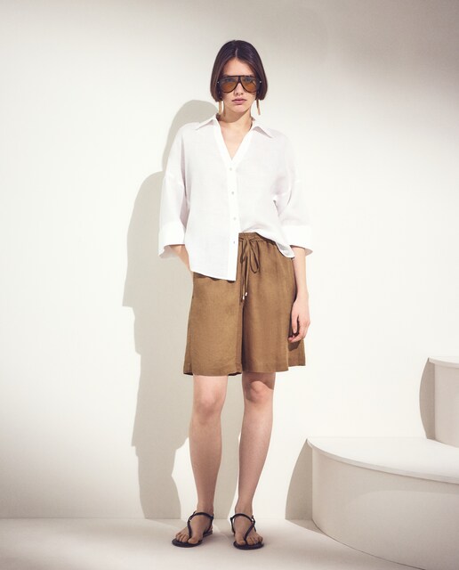Short liso de mujer de lino