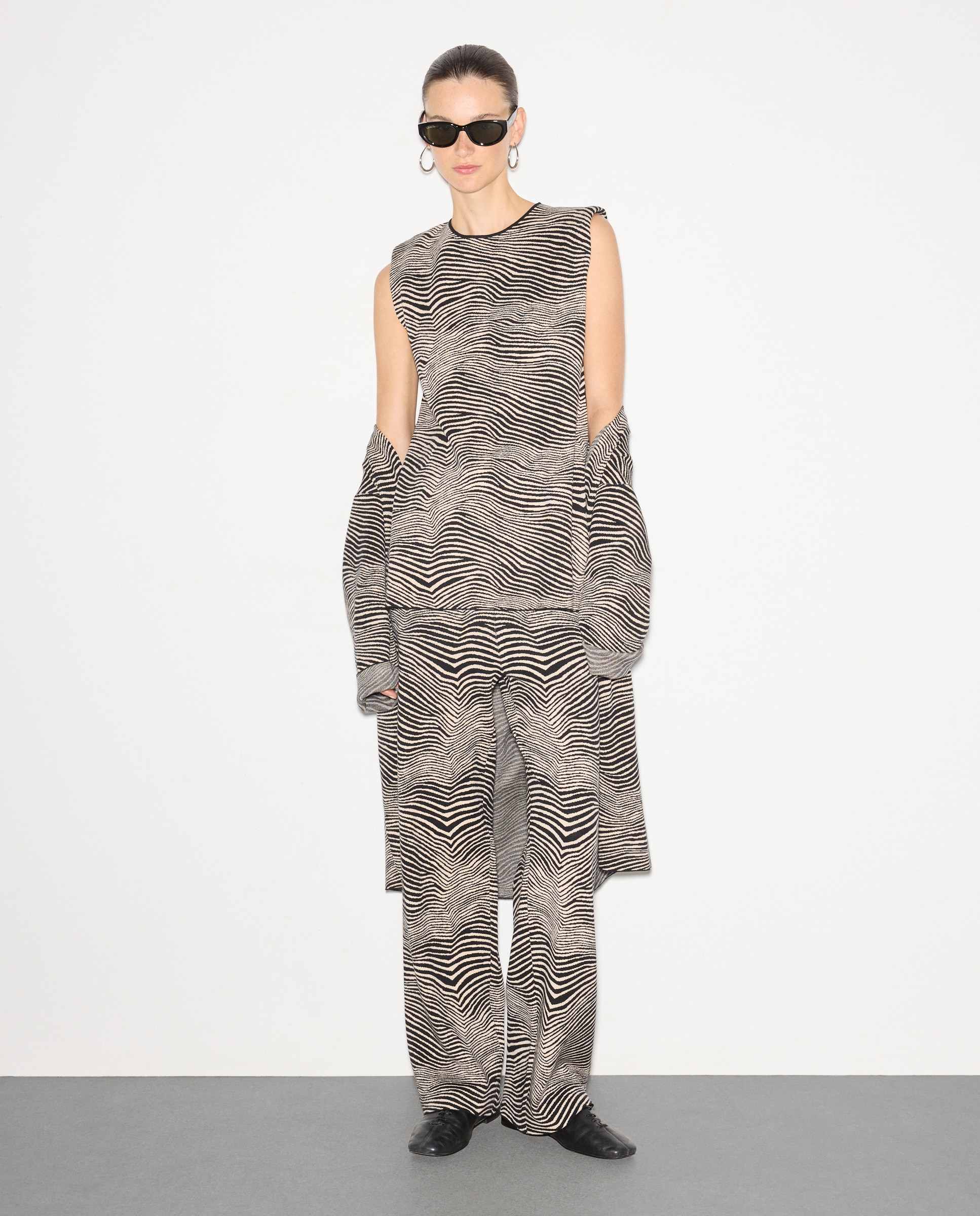 Calças Regular Estampadas Preto-1