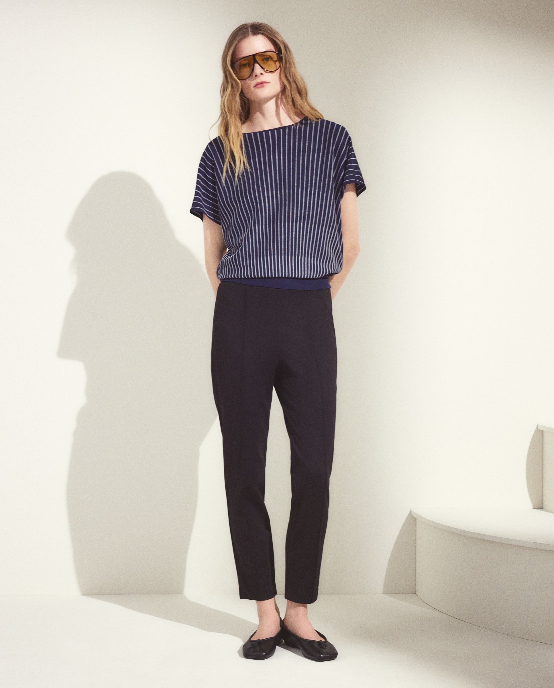 Imagen 0 de Pantalón liso de viscosa de mujer Negro