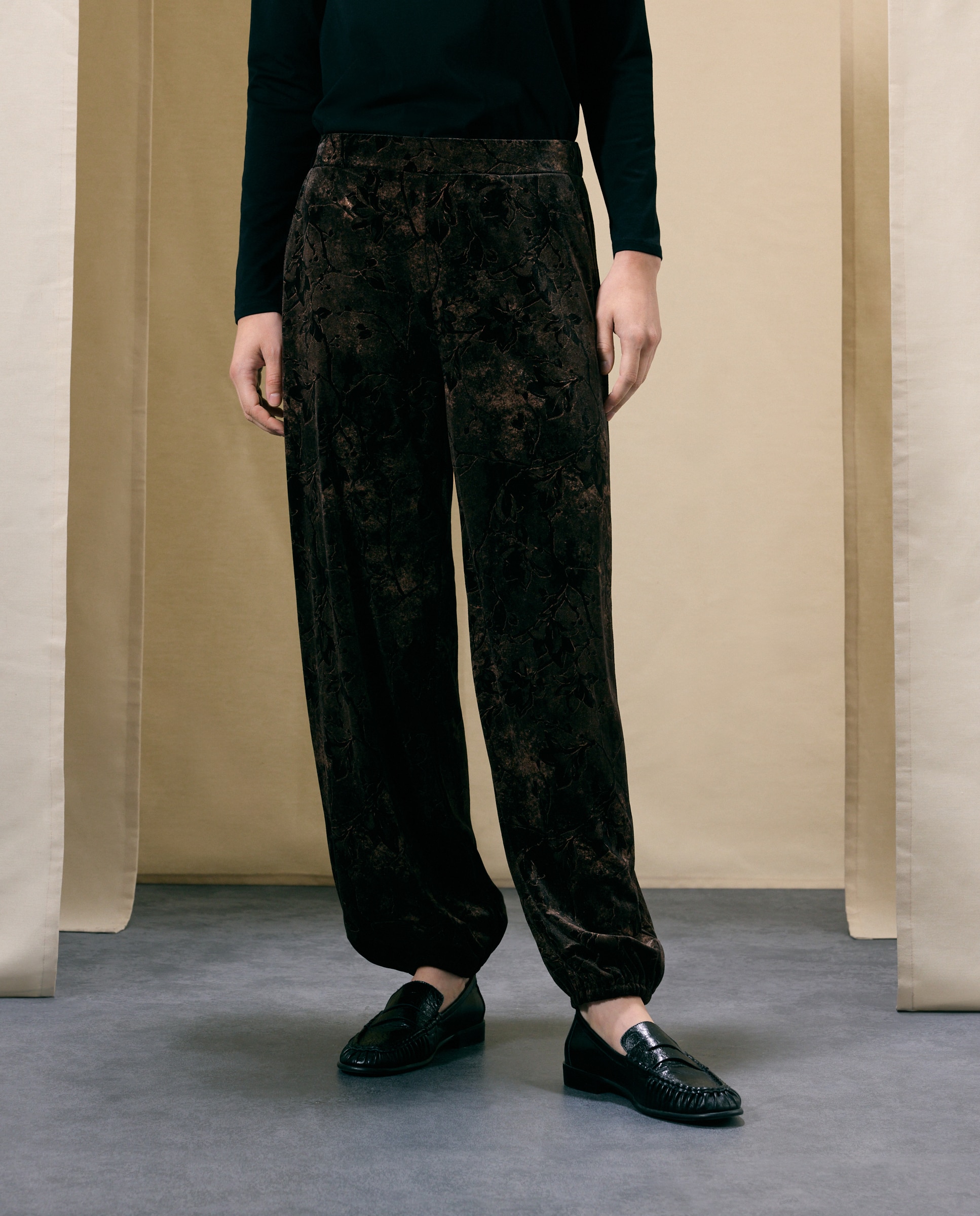 Pantalón de mujer de punto circular con estampado balloon - Woman El Corte Inglés - Negro Negro-2
