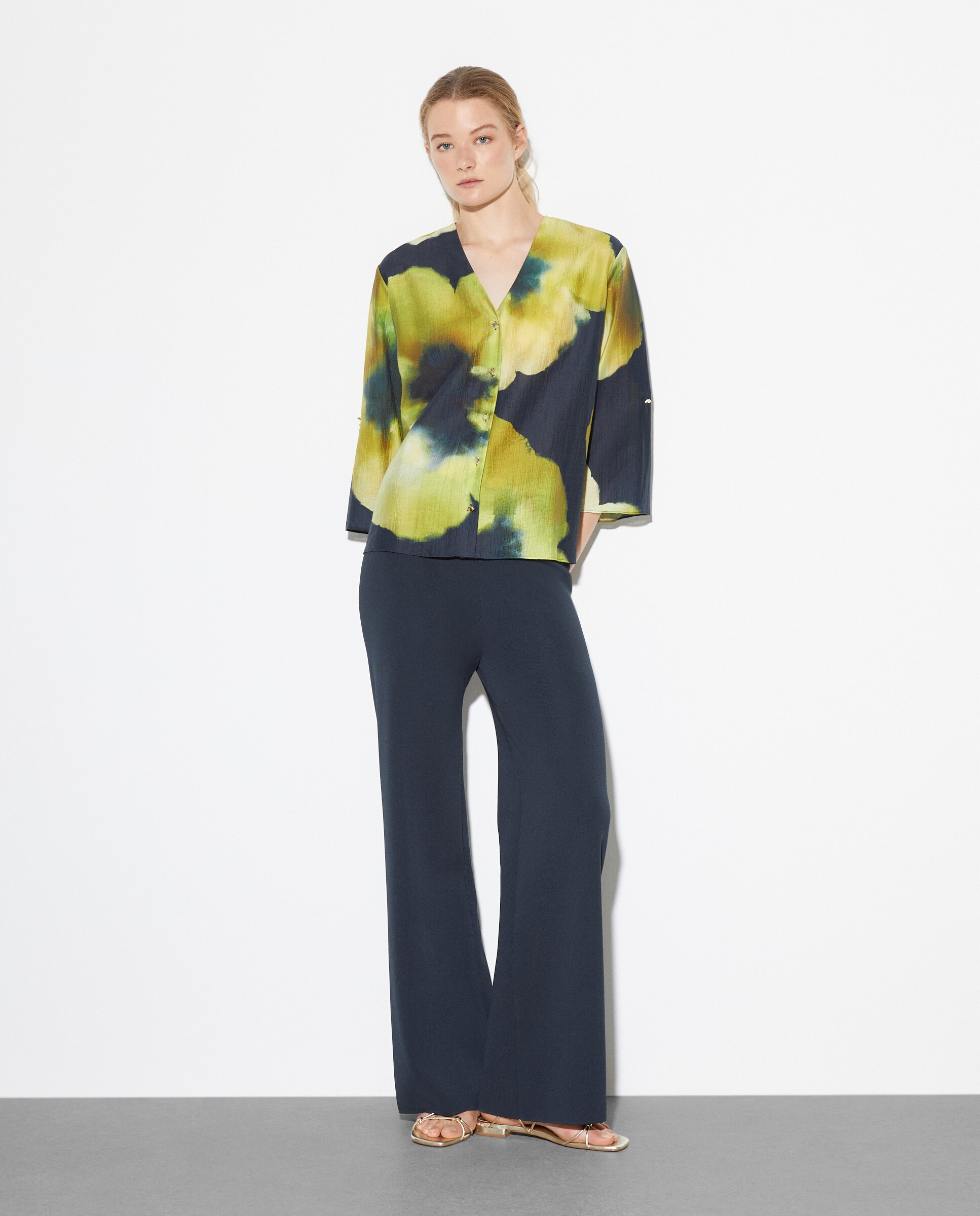 Blusa de Manga Comprida com Estampado Floral Verde-2