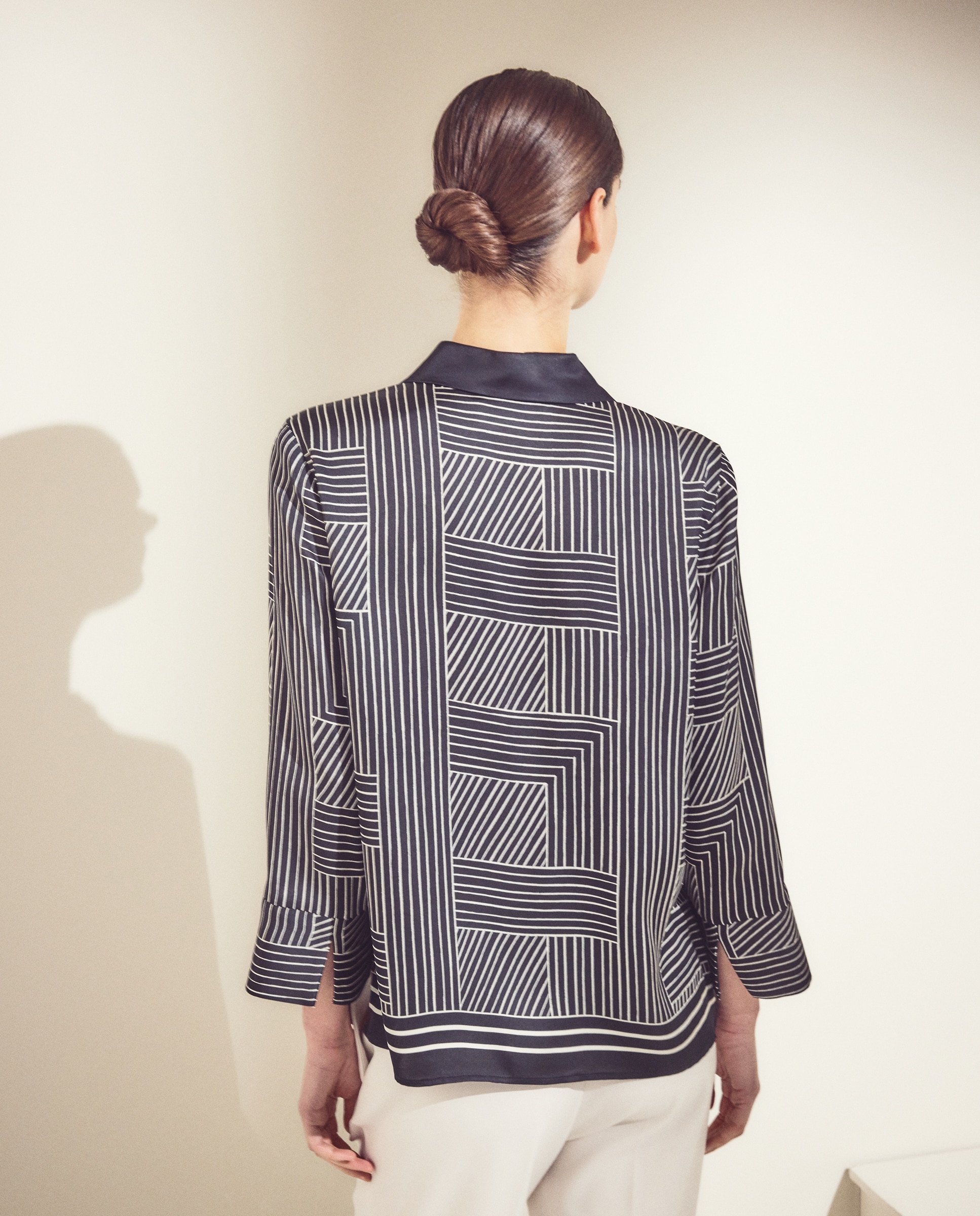 Blusa de Manga Comprida às Riscas Preto-3