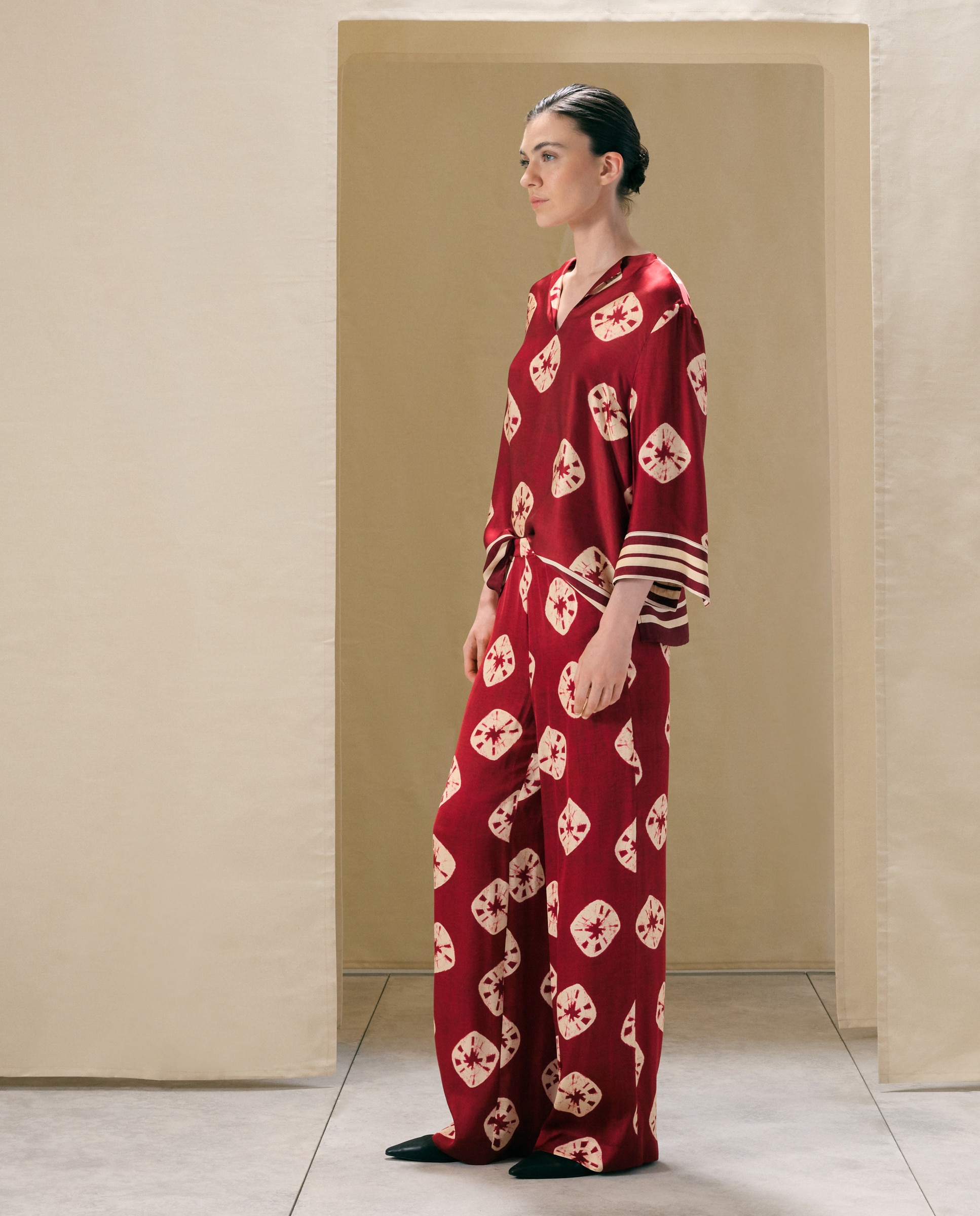 Blusa de Senhora Ikat com Rebordo Vermelho-2