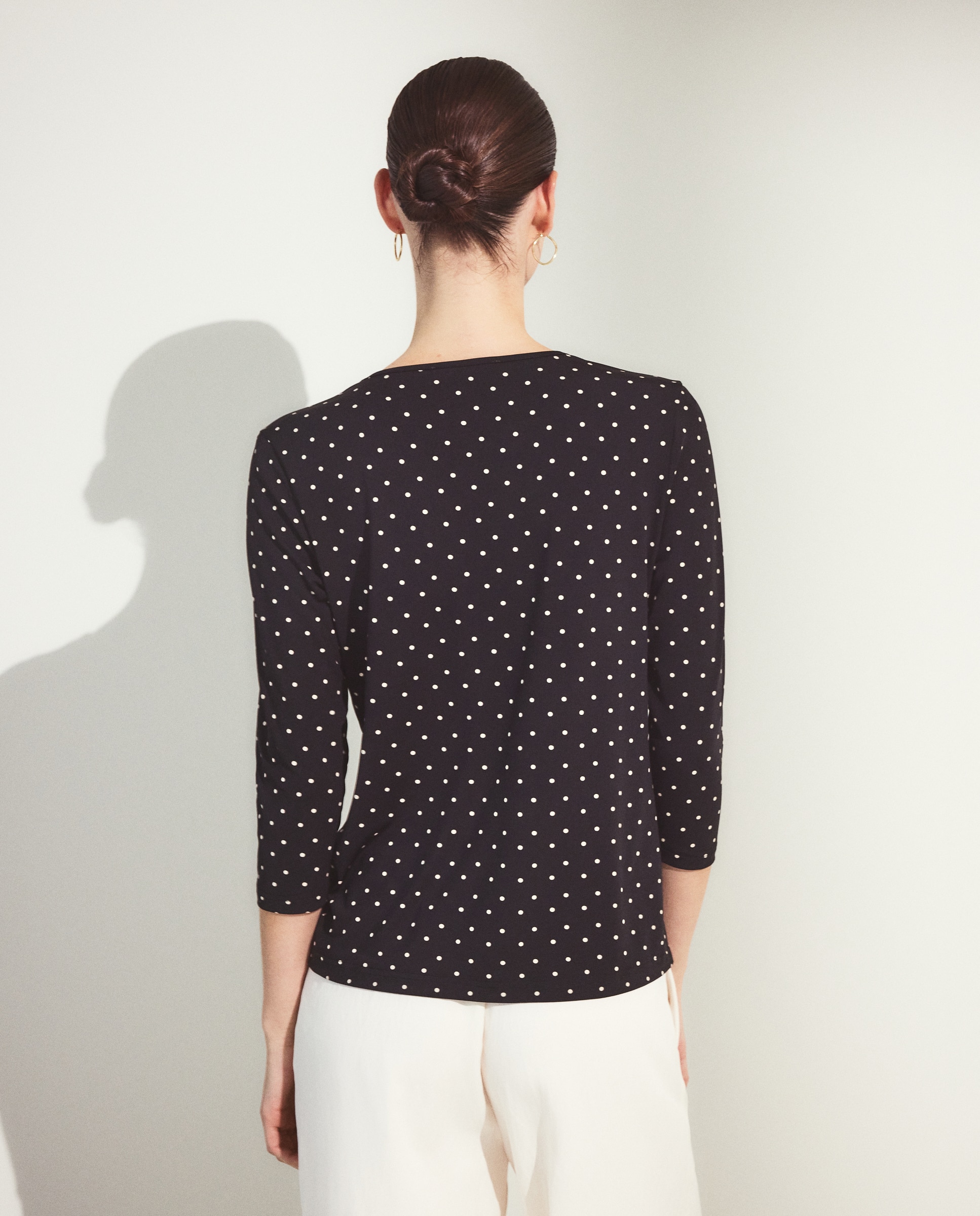 T-shirt com Franzido no Peito e Estampado às Bolinhas Preto-3