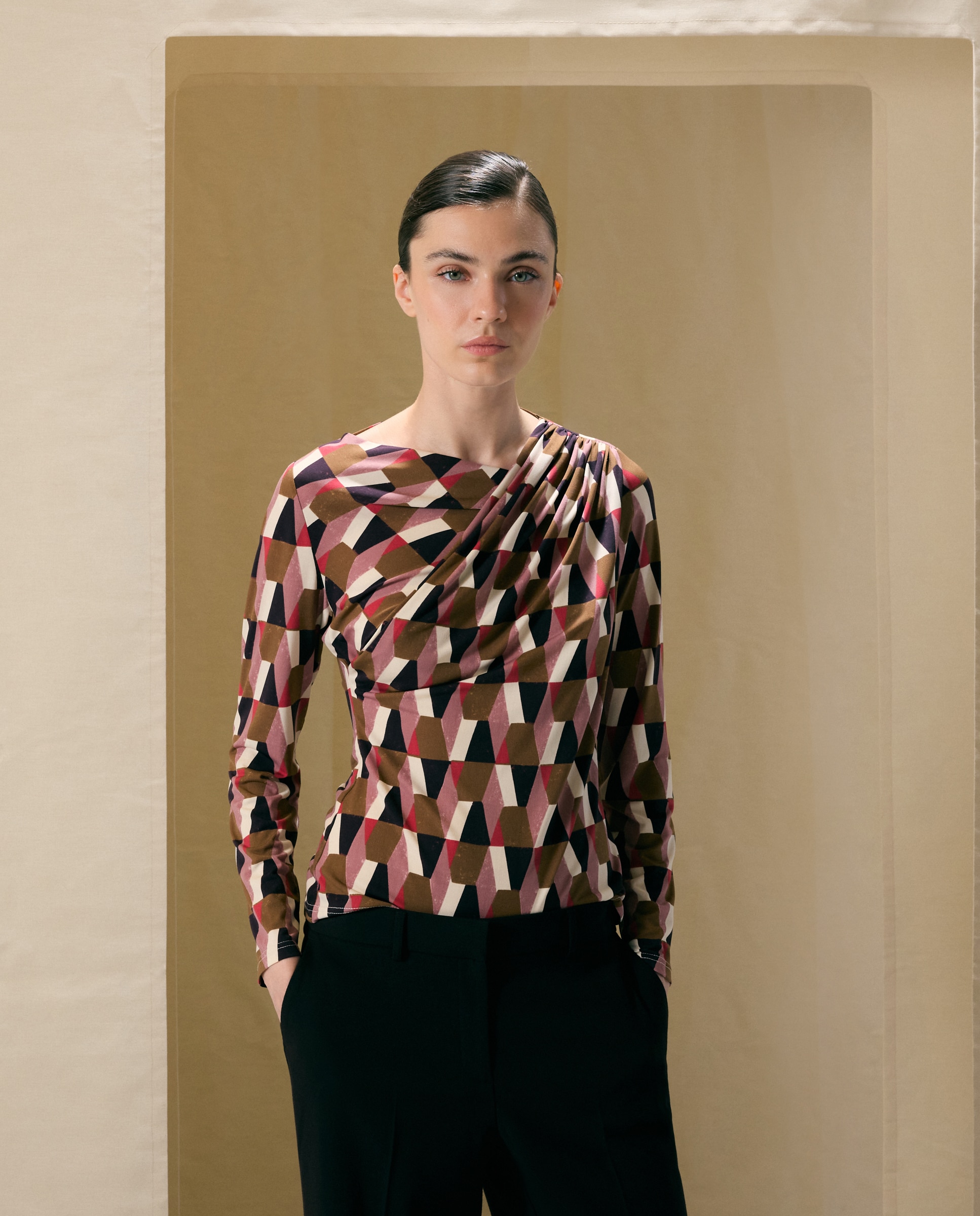 Imagem 0 de Camisola de mulher com estampado geométrico e manga comprida