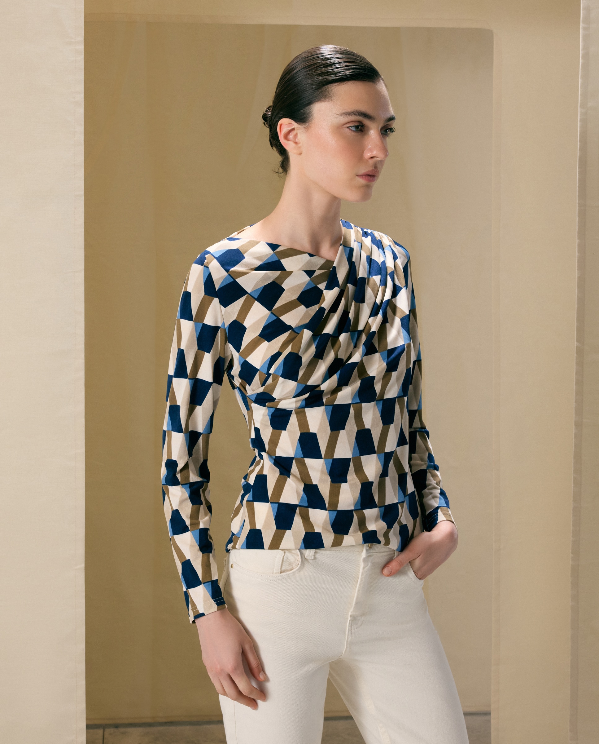 Imagem 0 de Camisola de mulher com estampado geométrico e manga comprida