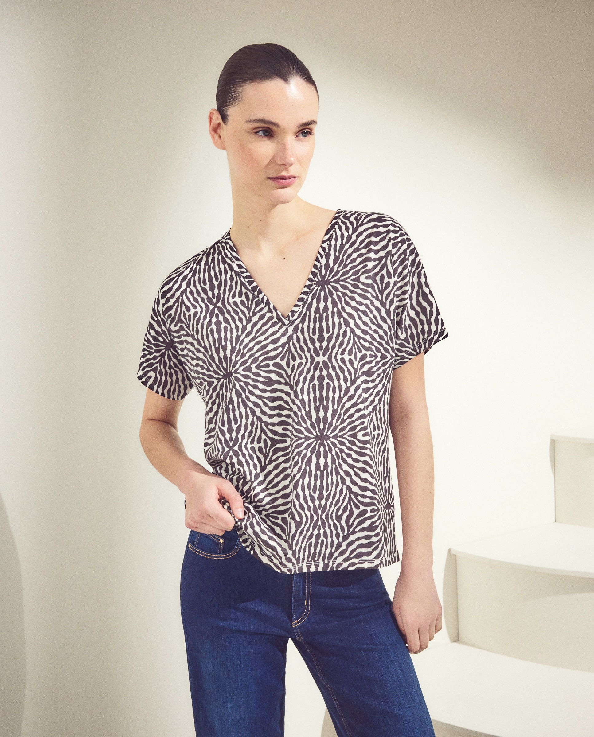 Imagem 0 de T-shirt com Decote Redondo e Manga Curta Estampada