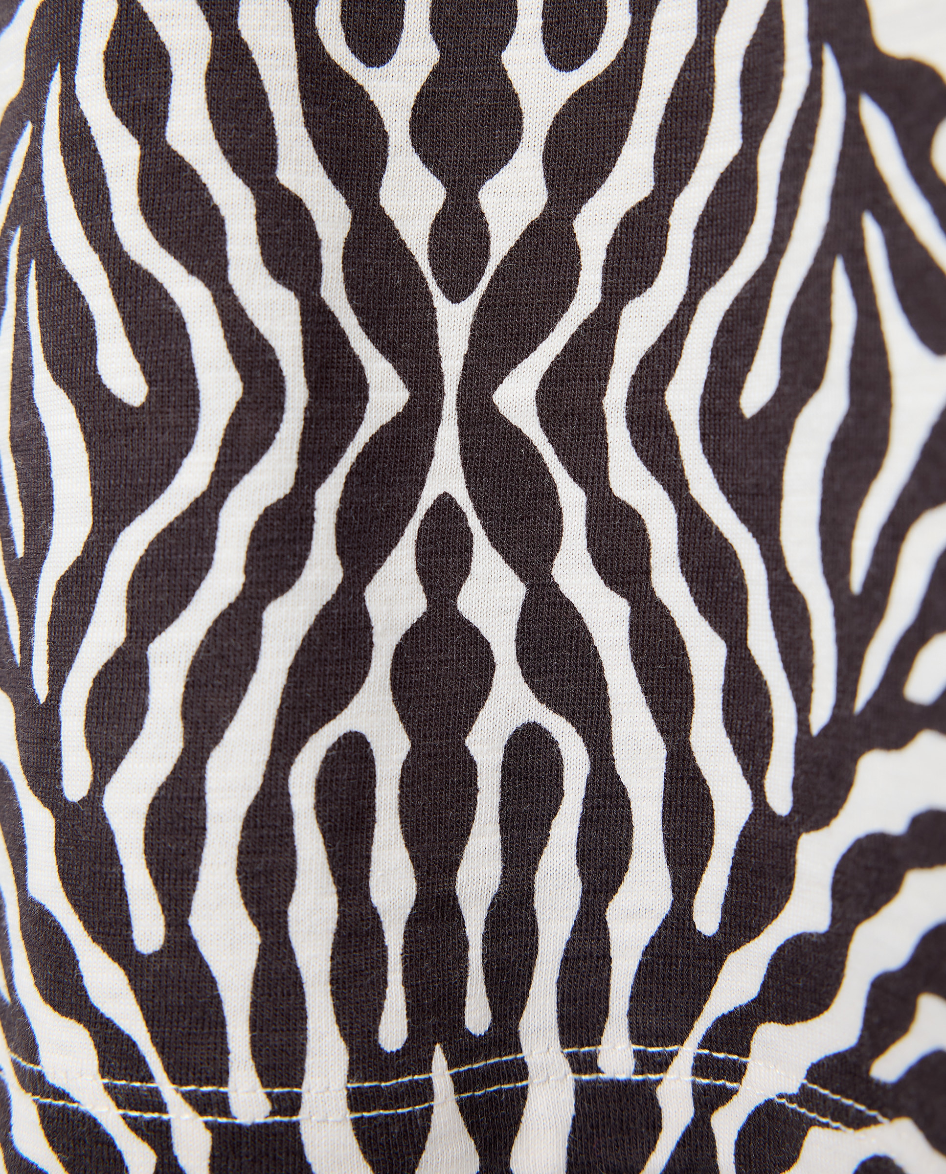 T-shirt com Decote Redondo e Manga Curta Estampada Castanho-5