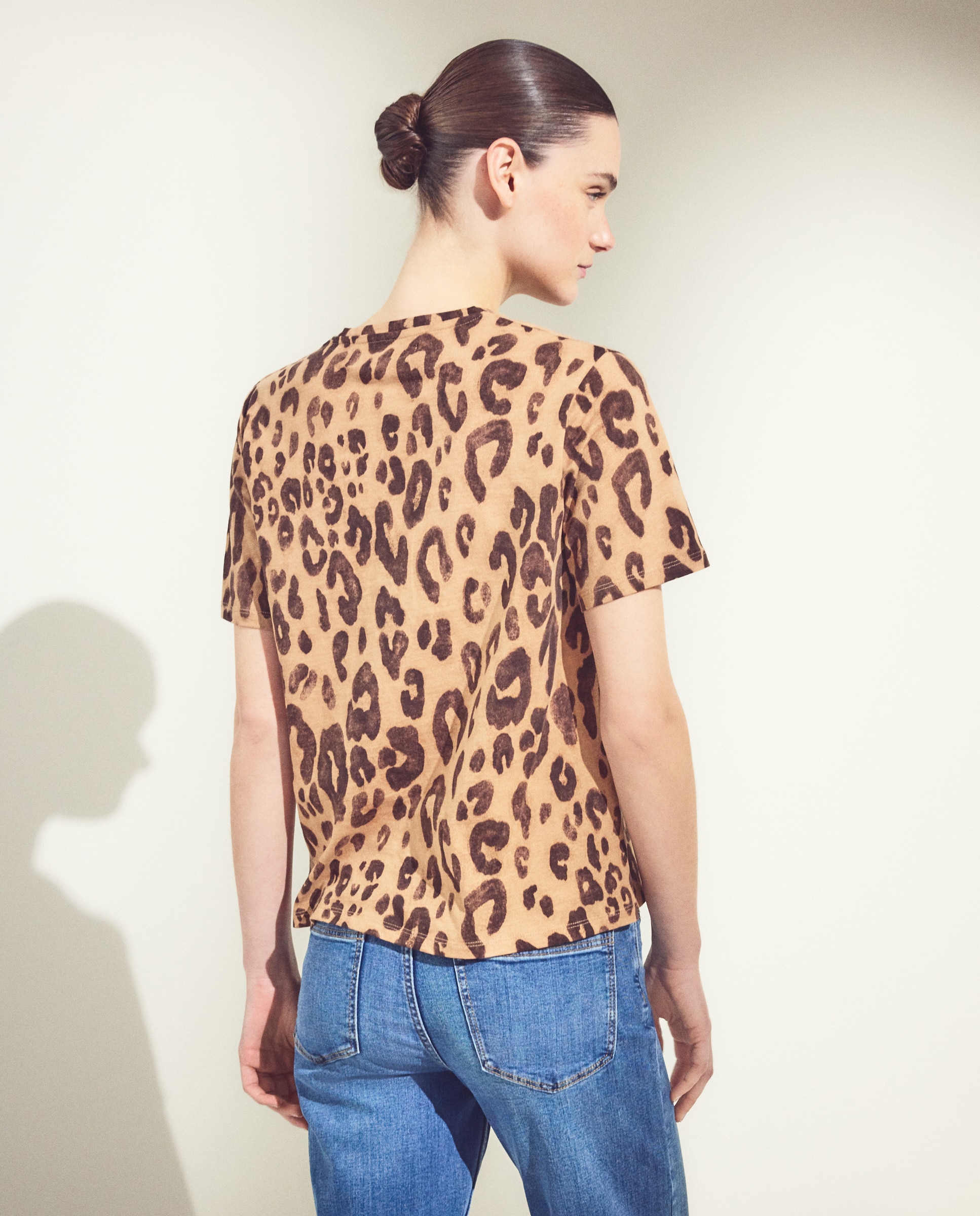 Camiseta cuello caja y manga corta estampada de mujer - Woman El Corte Inglés - Marrón Marrón-3