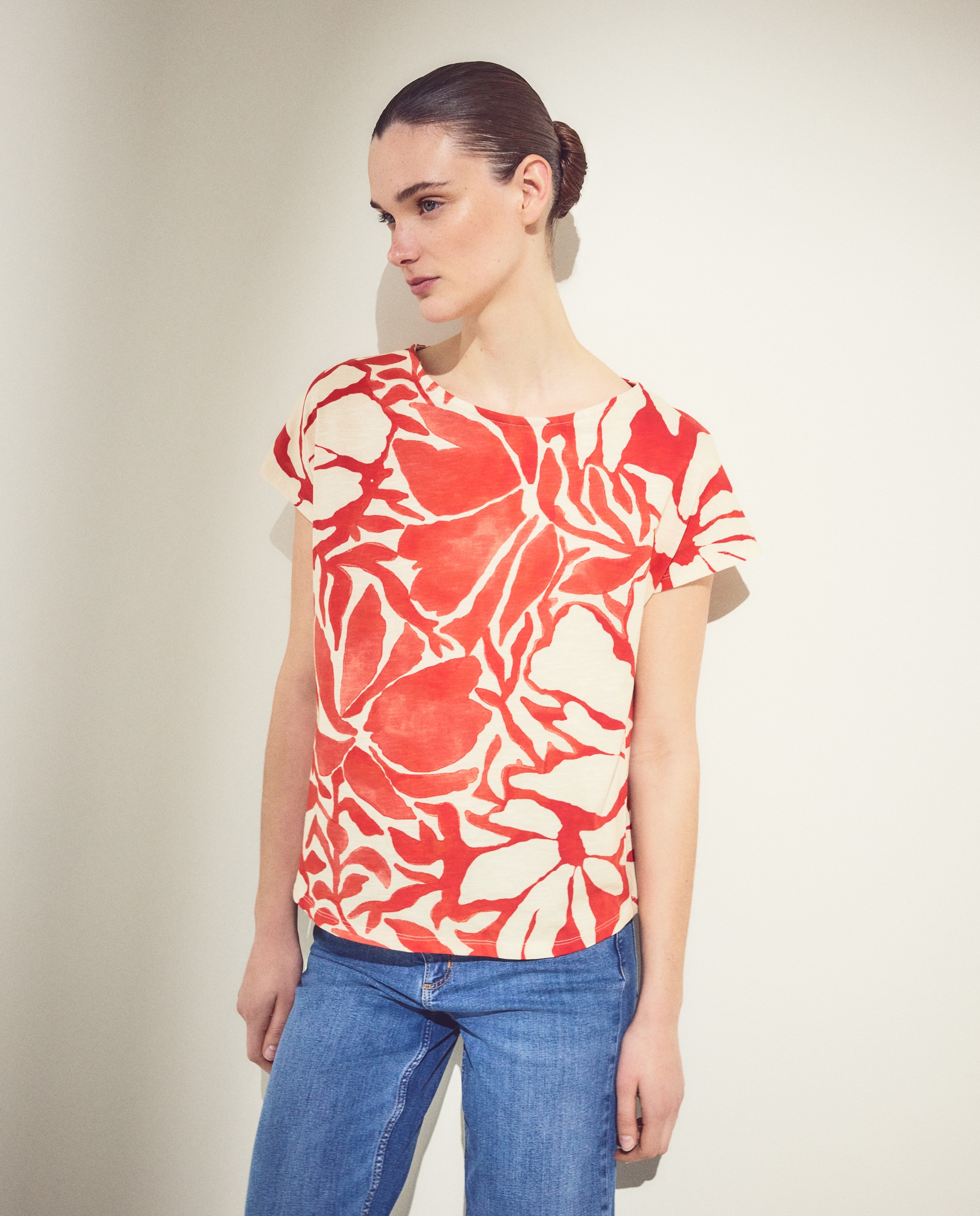 Imagem 0 de T-shirt de mulher com manga curta e estampado floral
