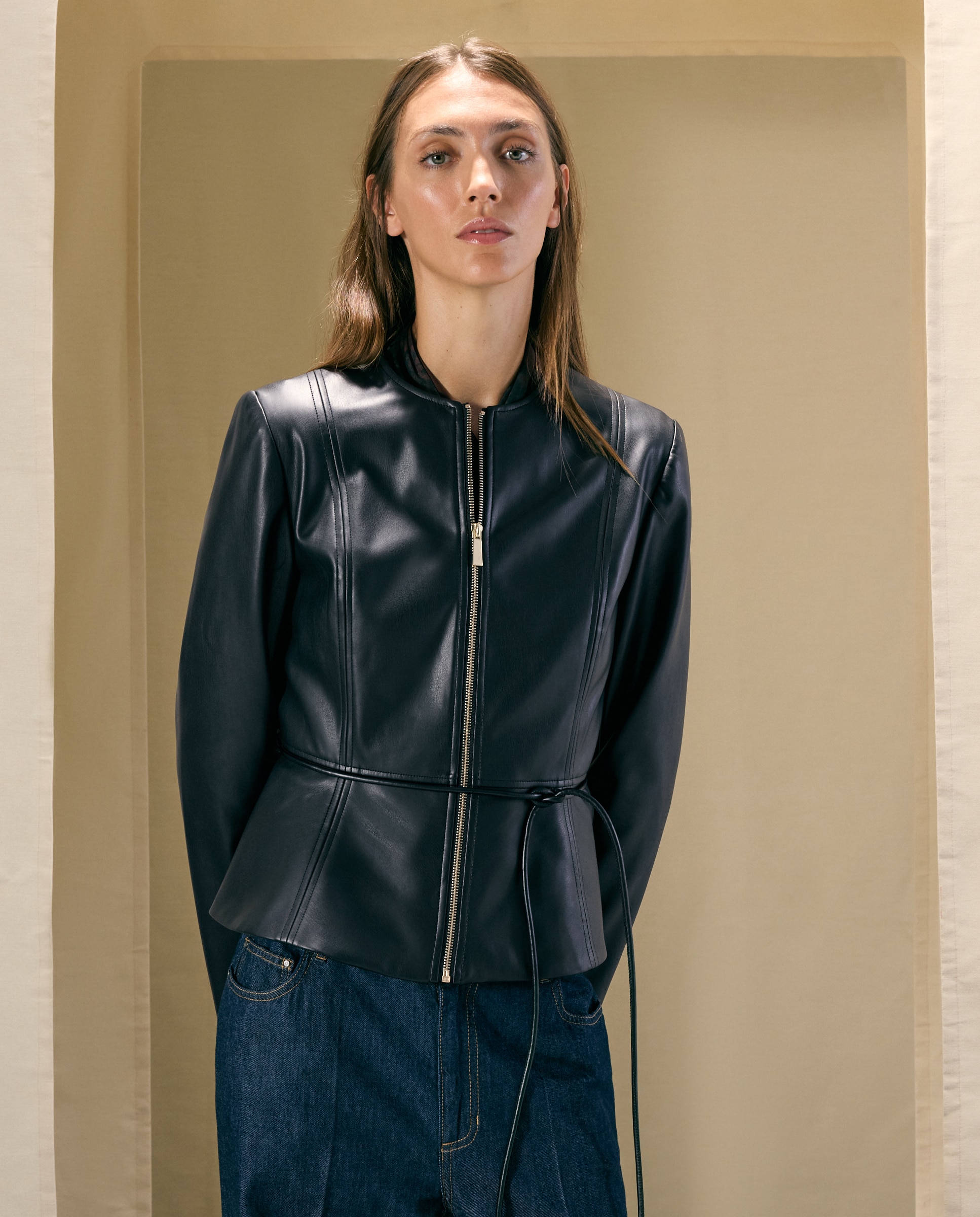 Imagen 1 de Cazadora de mujer peplum Negro