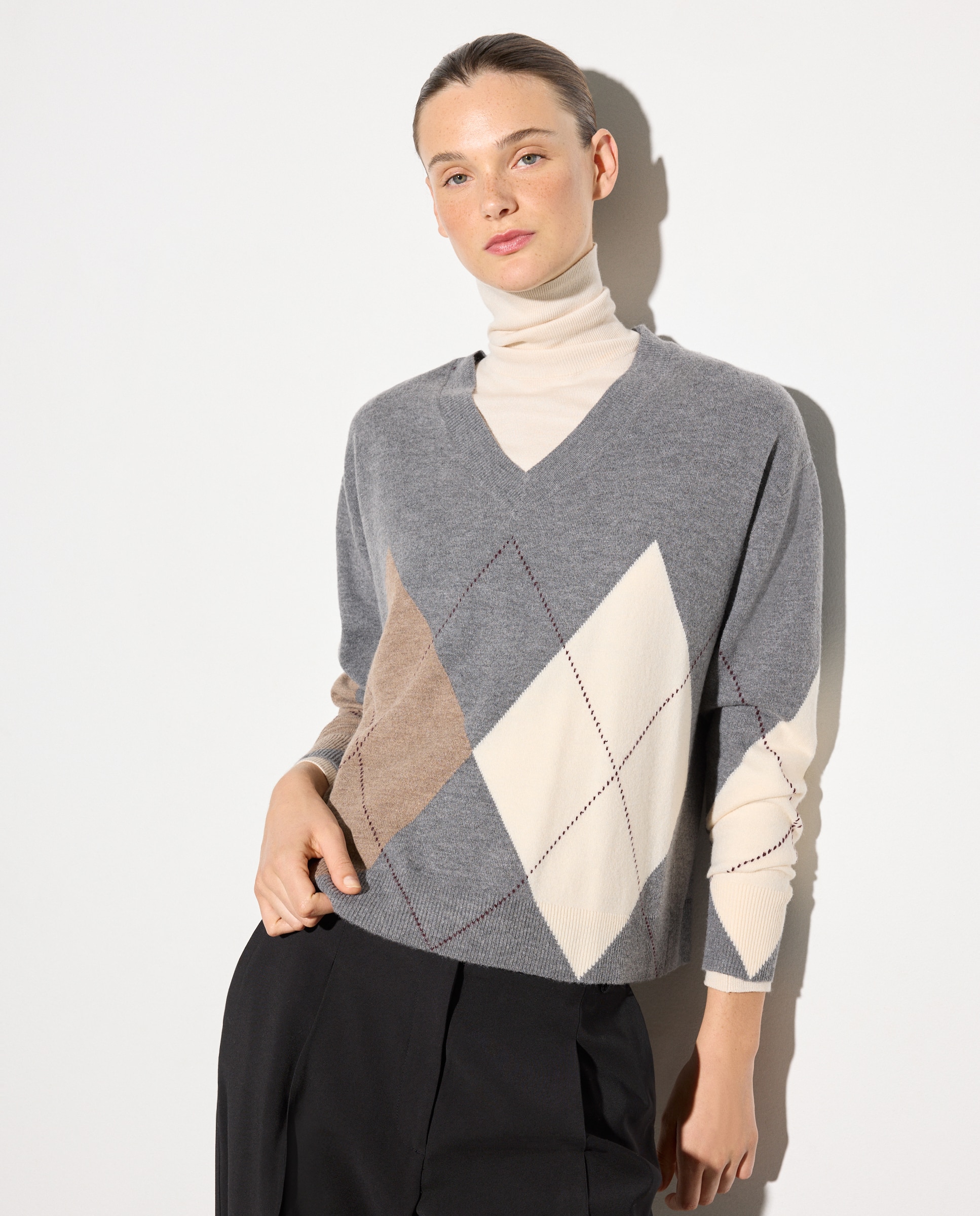 Camisola de Malha com Decote em Bico e Losango 820 Cinzento Médio-1