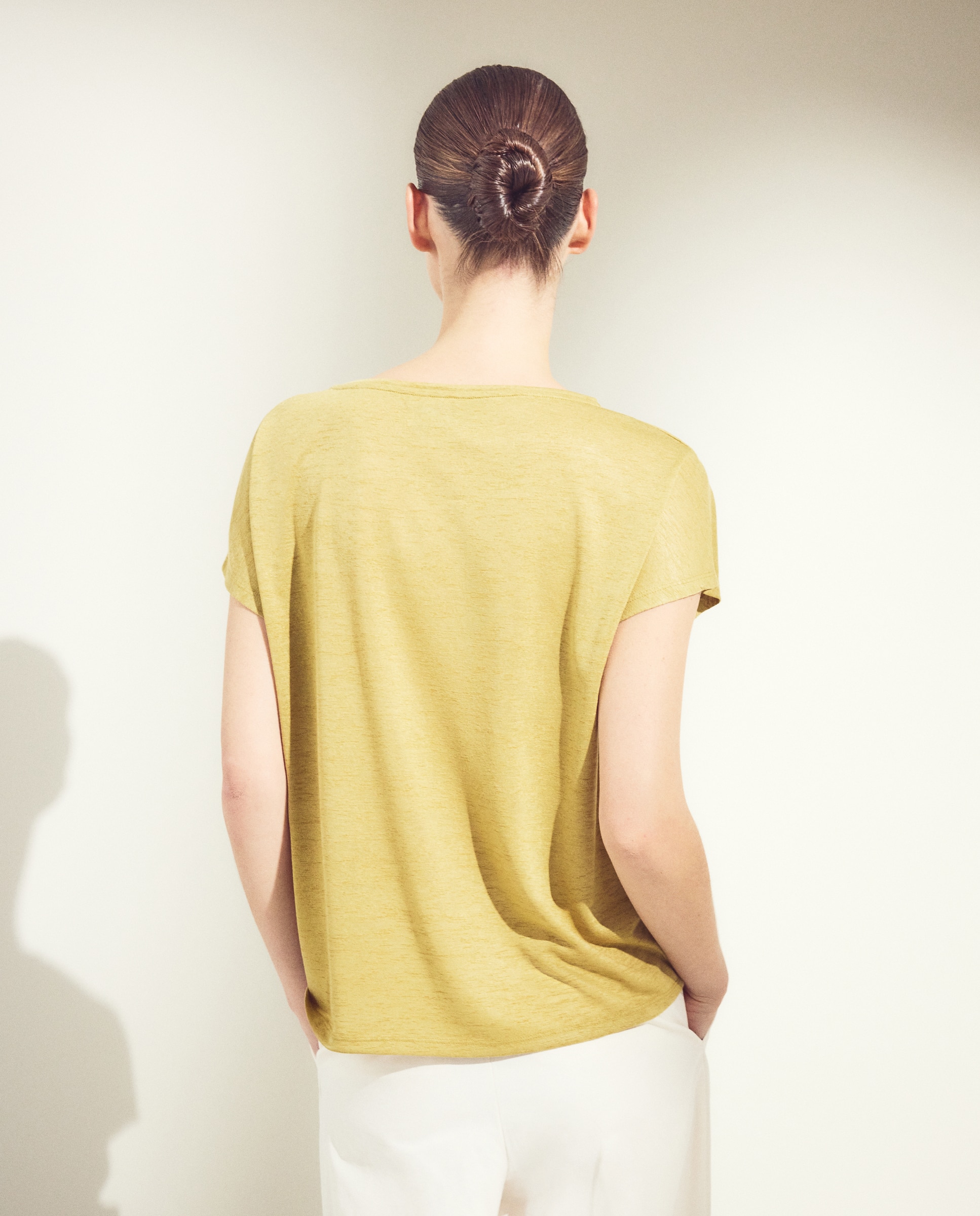 Camiseta de mujer de manga corta cuello caja con tachas - Woman El Corte Inglés - Pistacho Pistacho-4