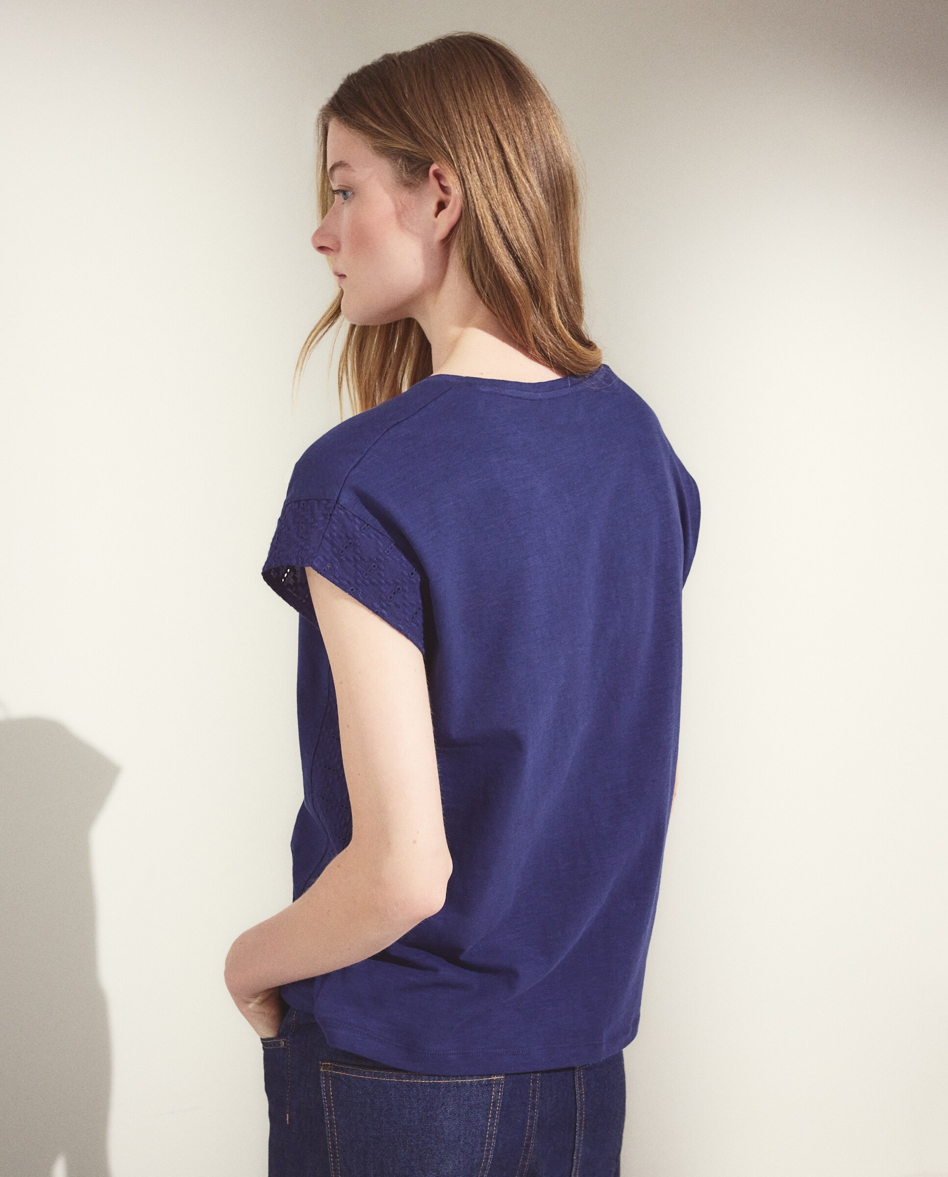 Camiseta manga corta de mujer con cuello pico troquelado - Woman El Corte Inglés - Azul marino Azul marino-3