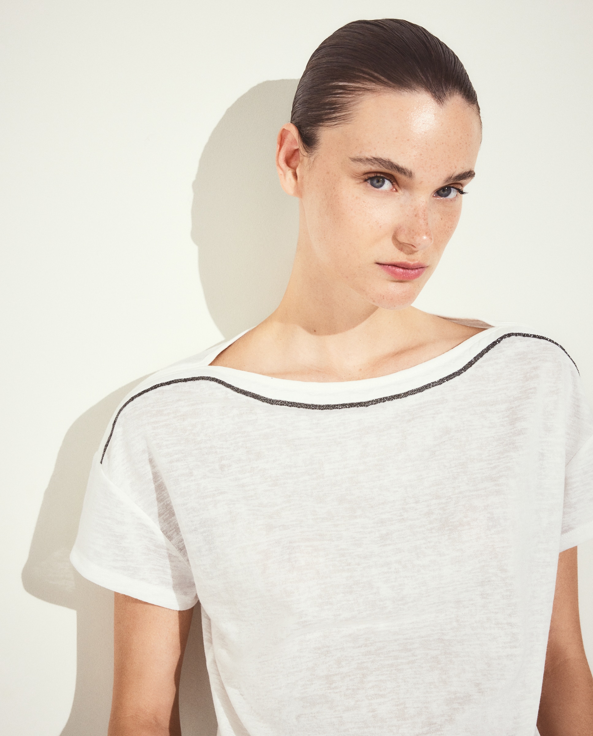 Imagen 0 de Camiseta lisa de manga corta de mujer Beige