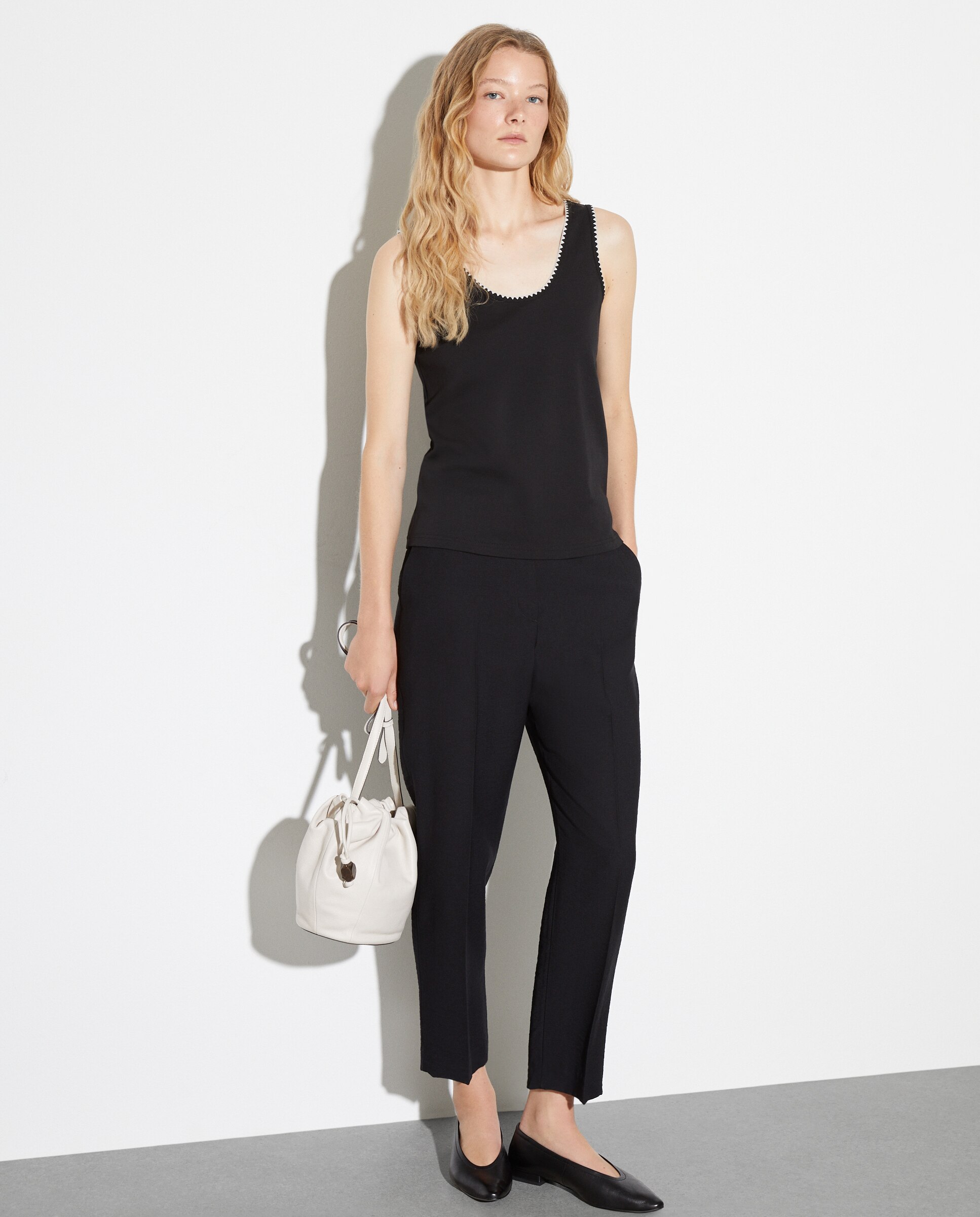 T-shirt de Algodão sem Mangas Preto-3