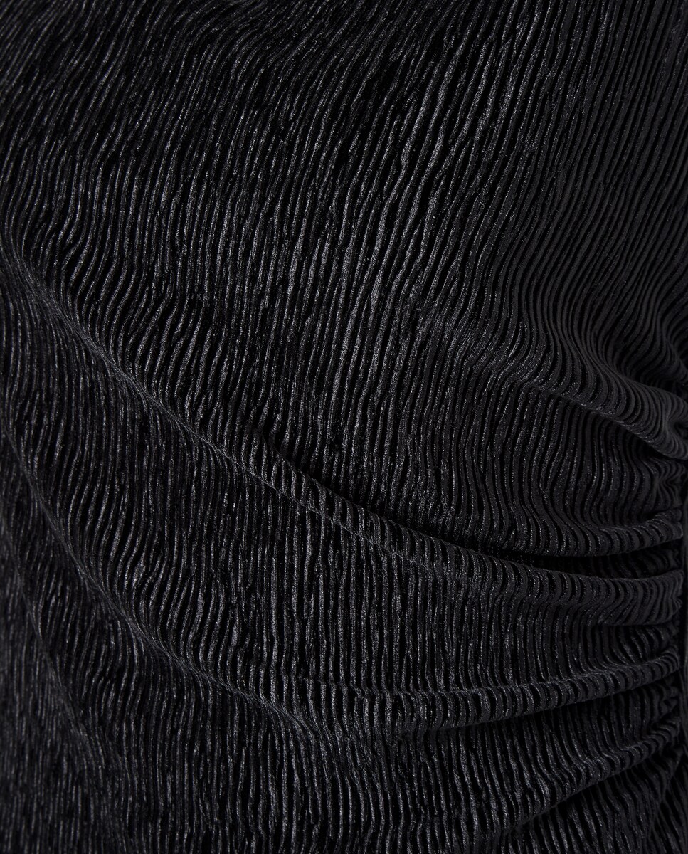 T-shirt Drapeada de Veludo Preto-6