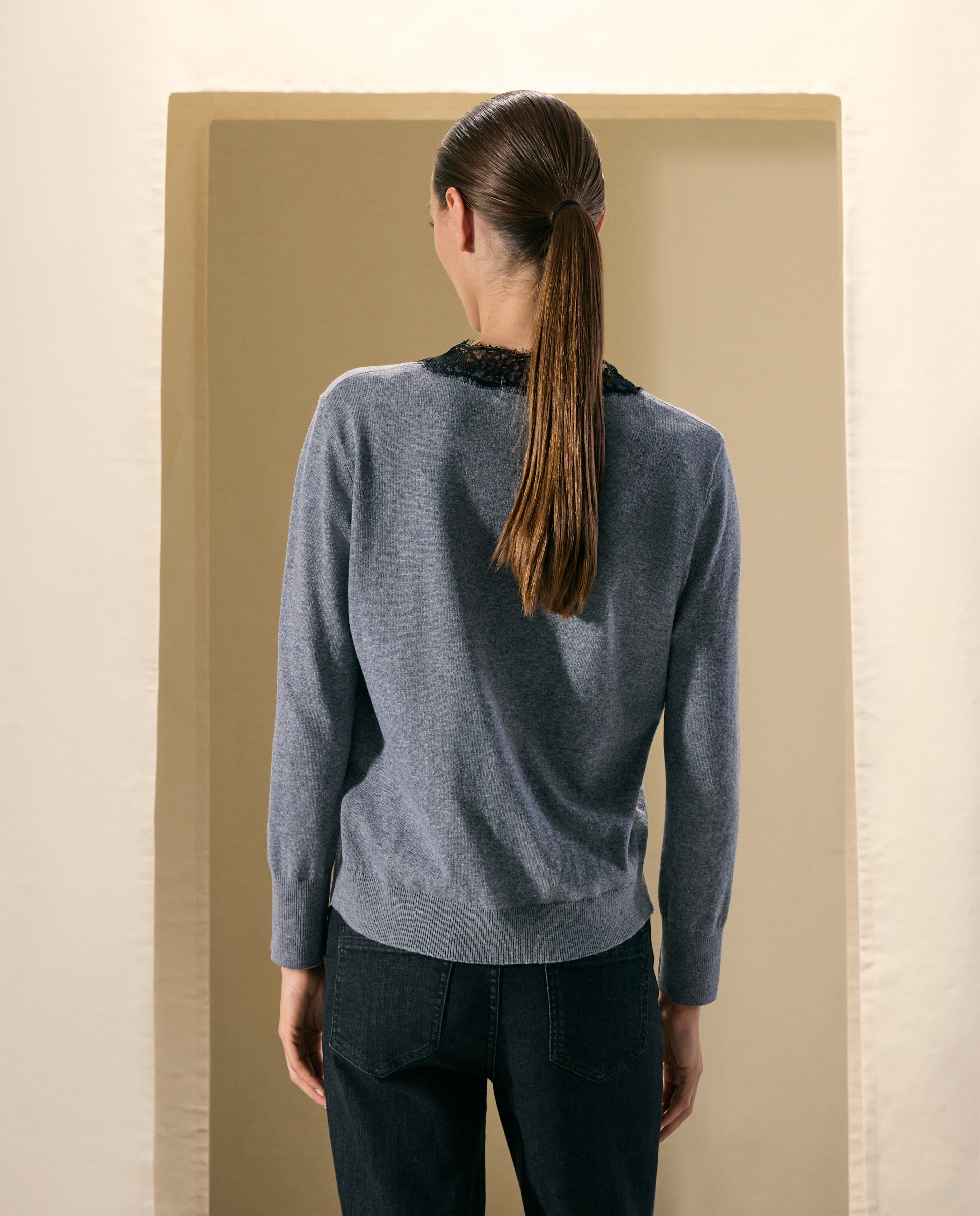 Jersey de mujer con cuello pico y blonda - Woman El Corte Inglés - 820 Gris medio 820 Gris medio-3
