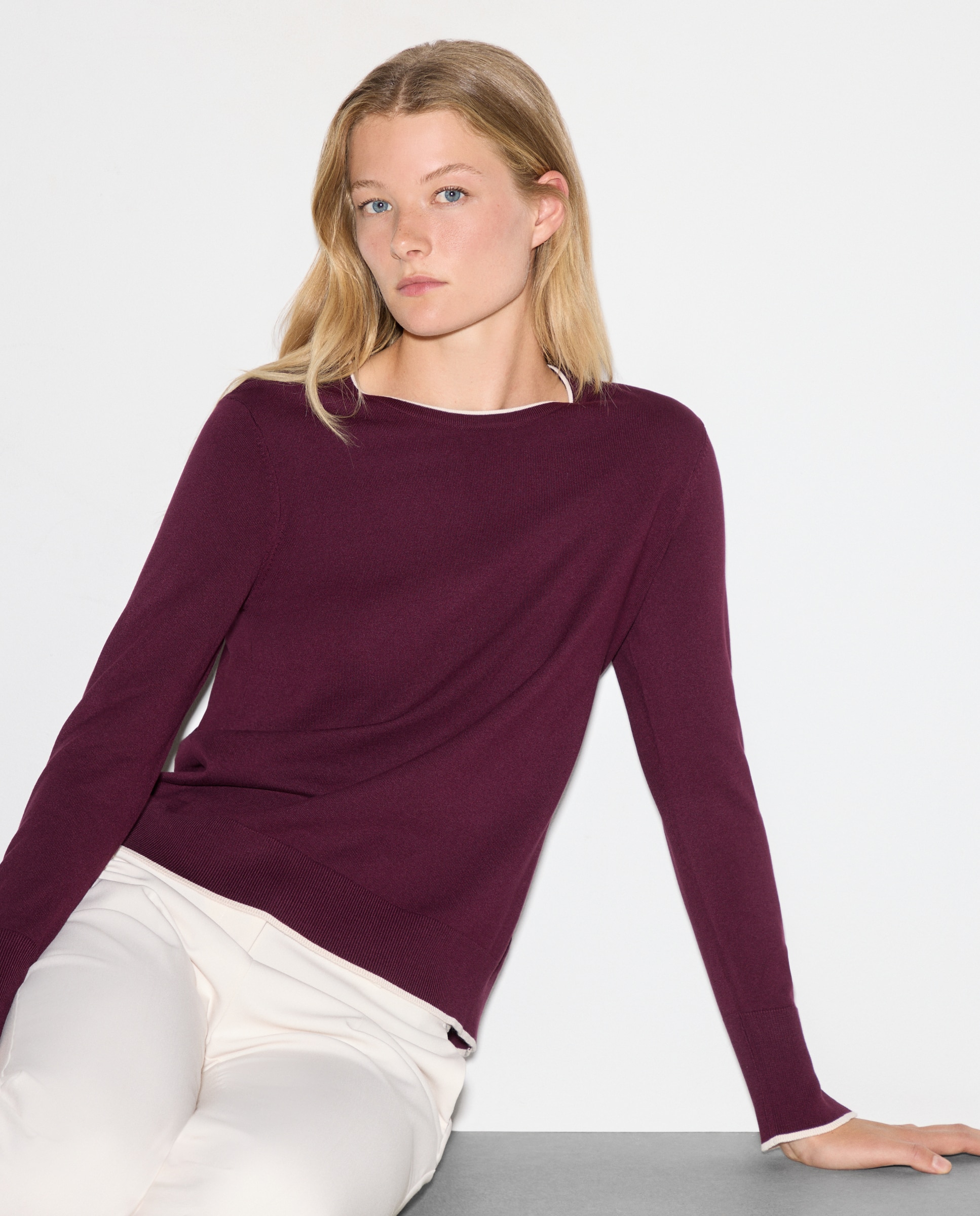 Camisola de Malha com Decote Redondo, Vivos e Botão de Pérola 291 Beringela-1