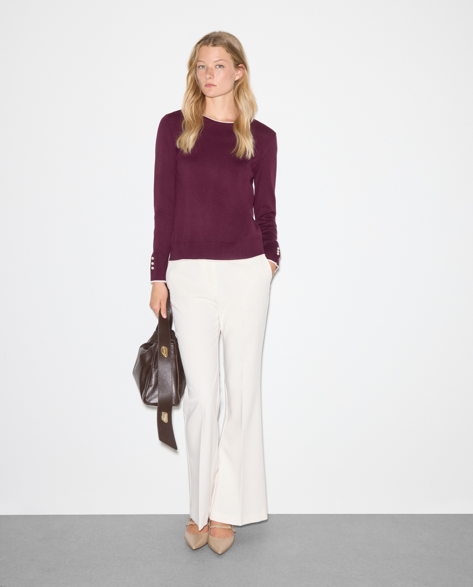 Camisola de Malha com Decote Redondo, Vivos e Botão de Pérola 291 Beringela-2