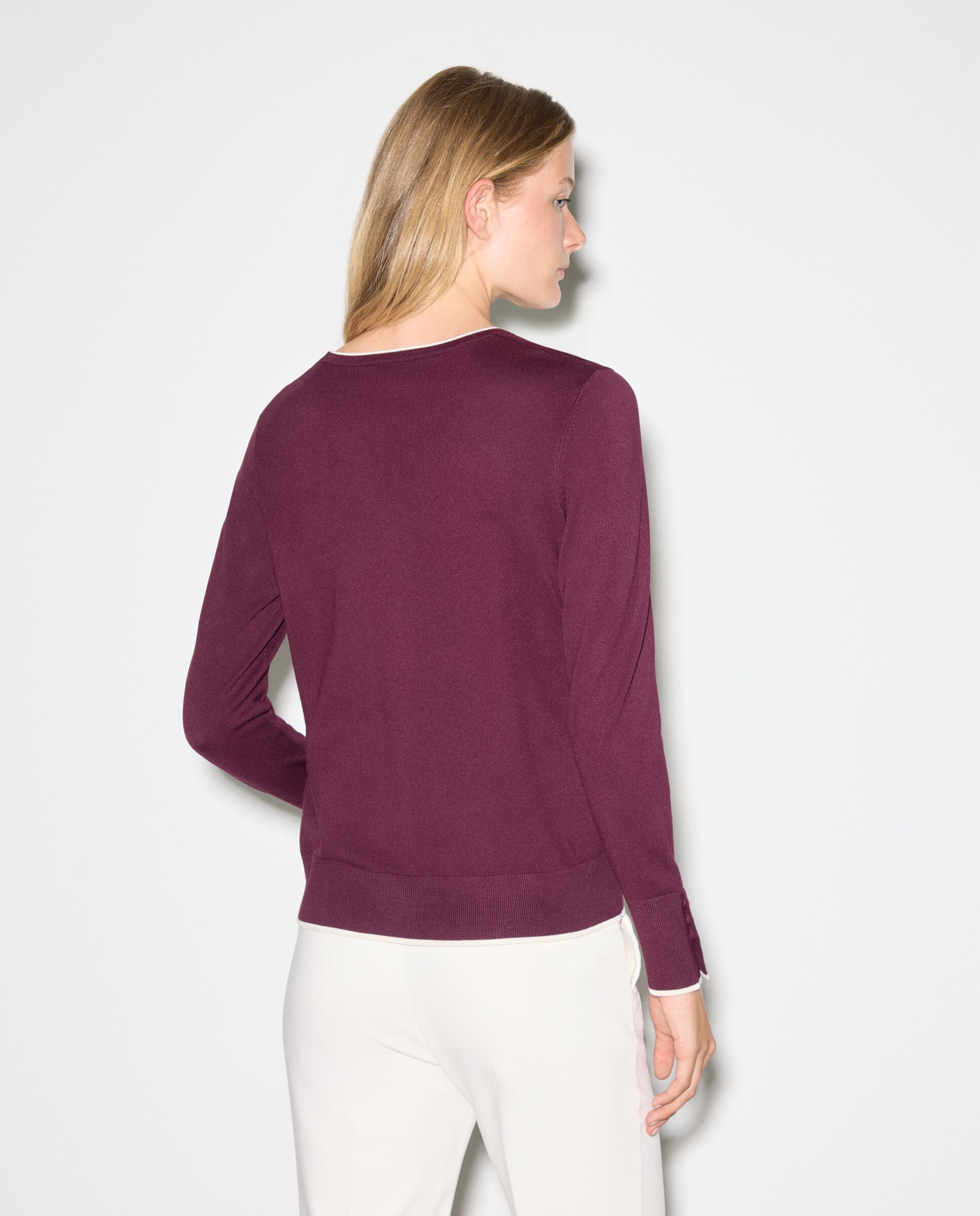 Camisola de Malha com Decote Redondo, Vivos e Botão de Pérola 291 Beringela-3