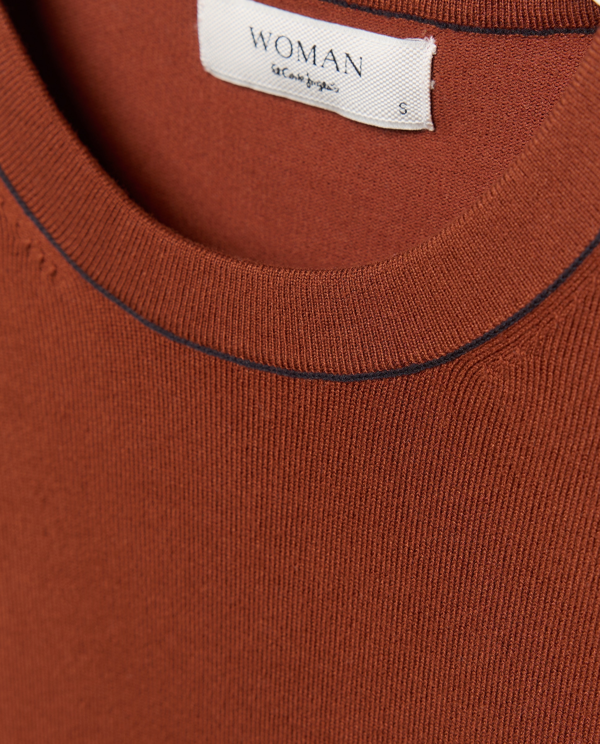 Camisola de Decote Redondo com Debrum e Botão Lacado 740 Tabaco-5