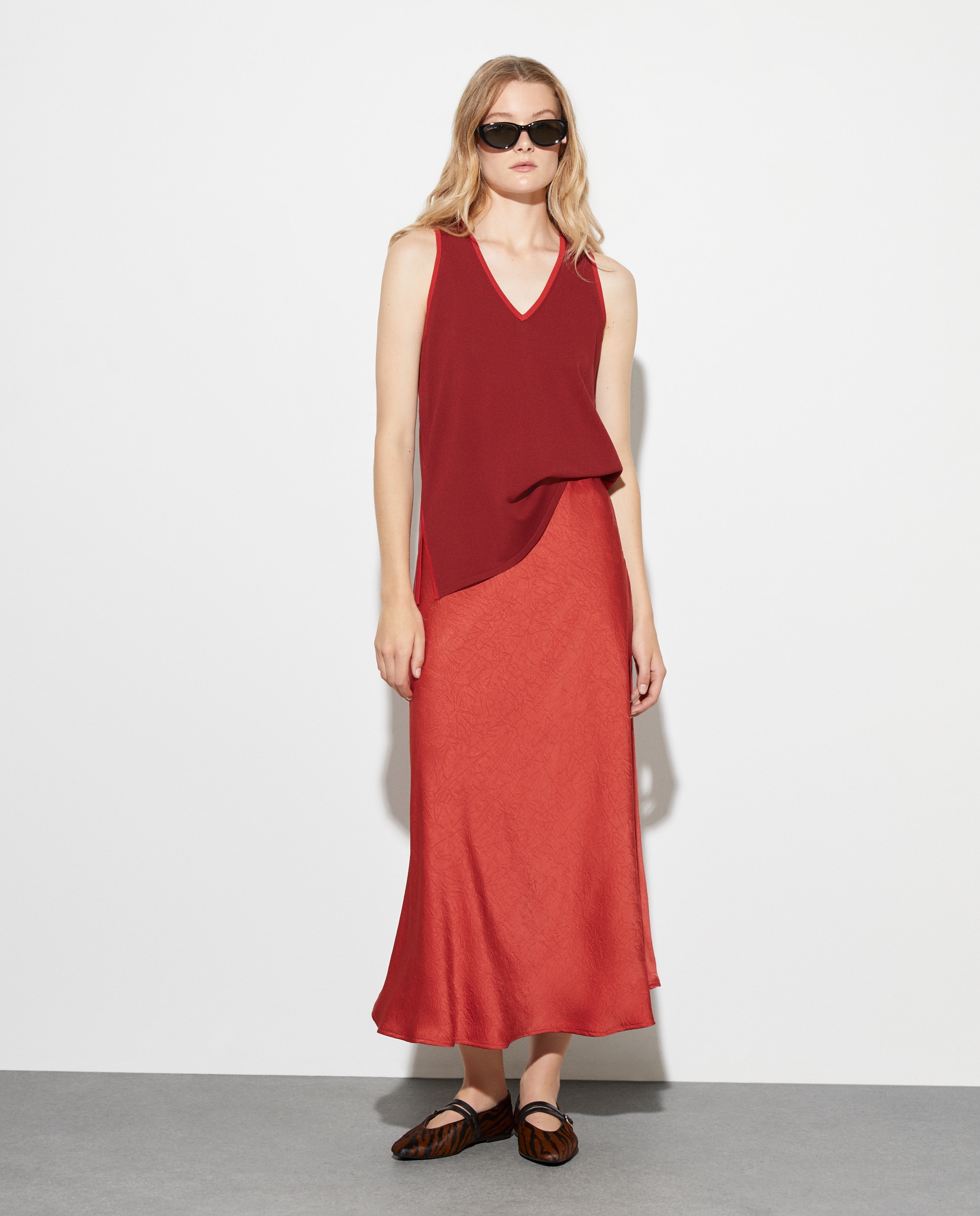 Camisola de malha sem mangas e com decote em bico Castanho-3