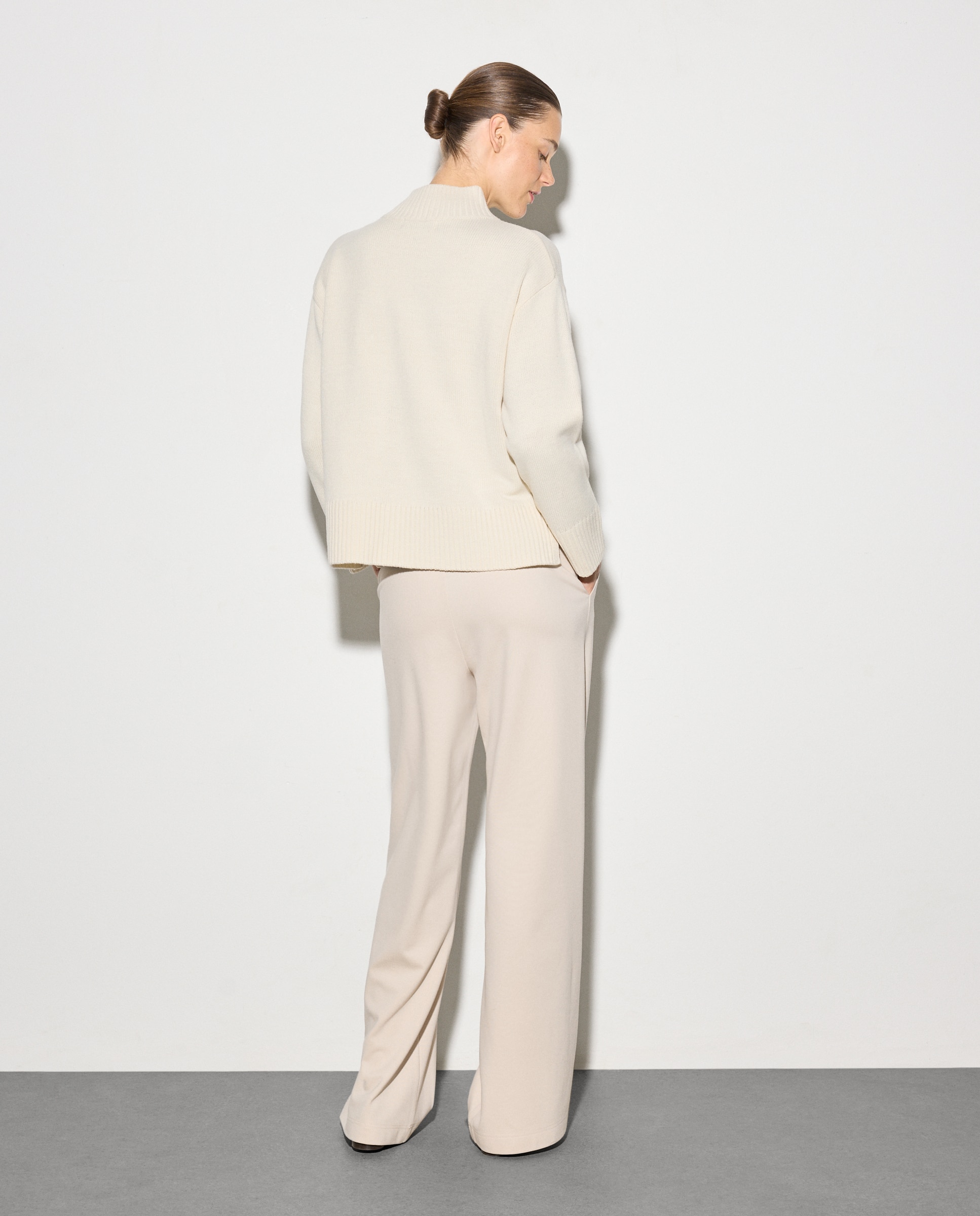 Camisola de Malha Grossa com Decote em Bico Fechado 120 Cru-4