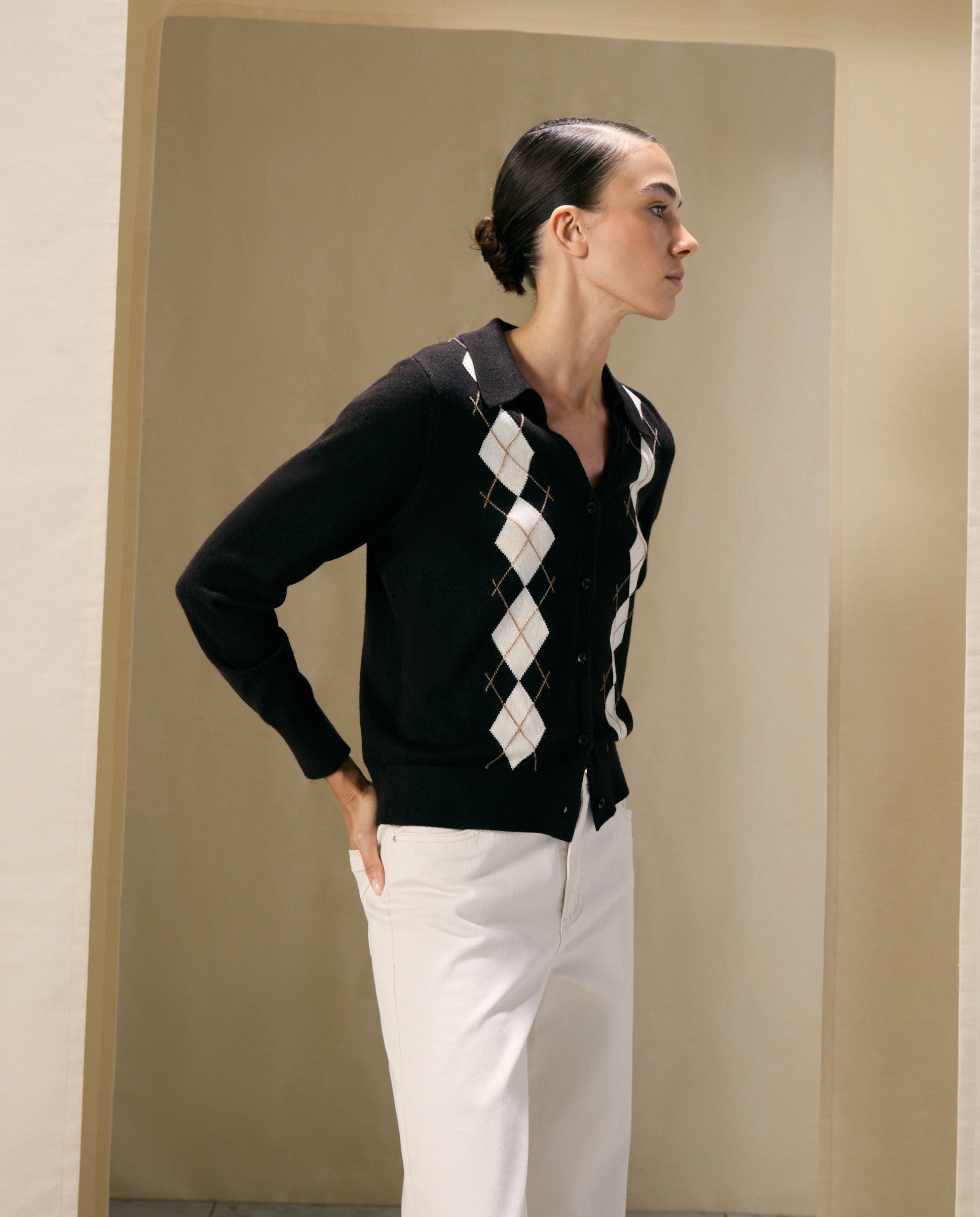 Imagen 0 de Jersey de mujer de cuello polo de rombos Marrón
