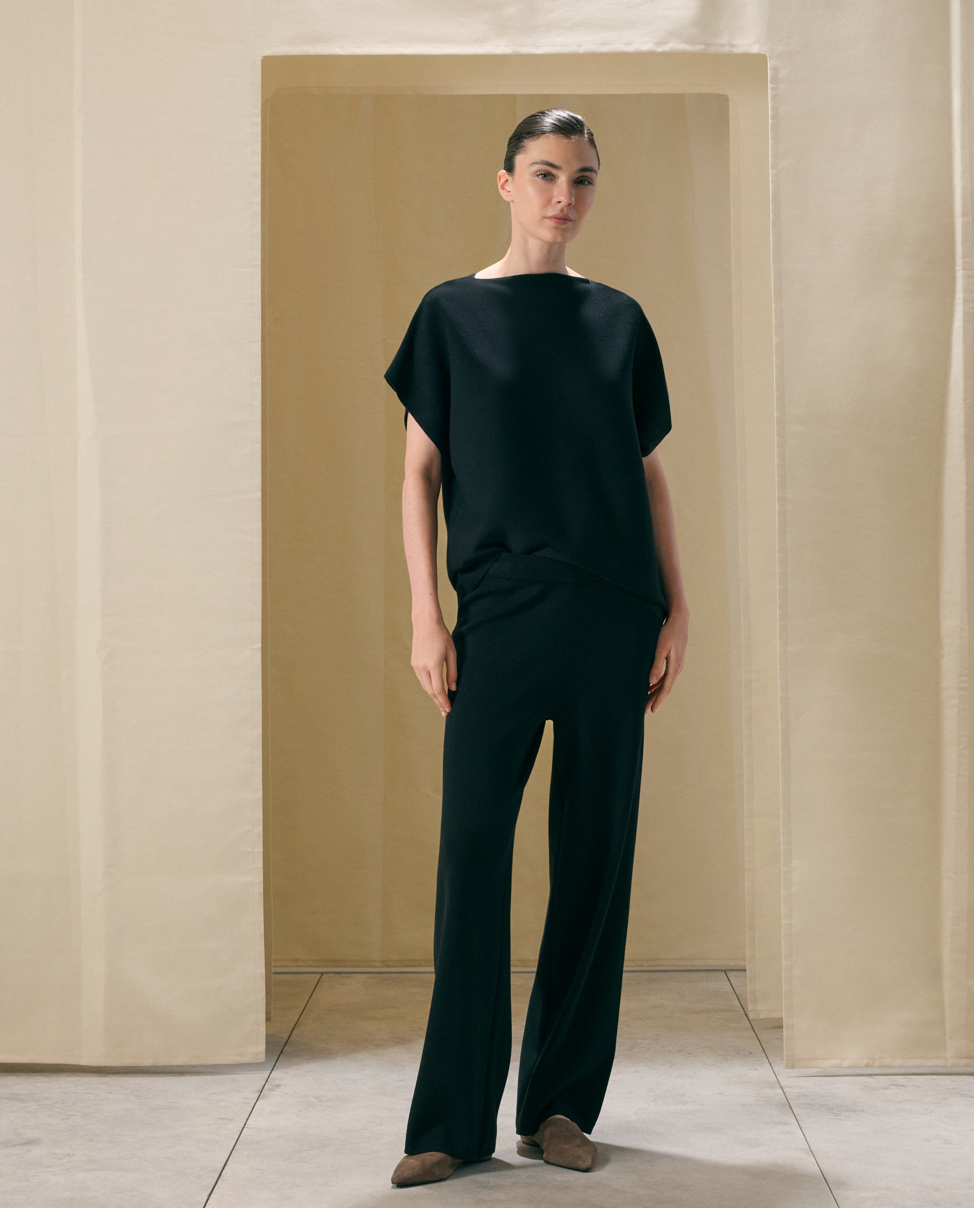Camisola com Manga Curta e Colarinho de Polo Preto-2