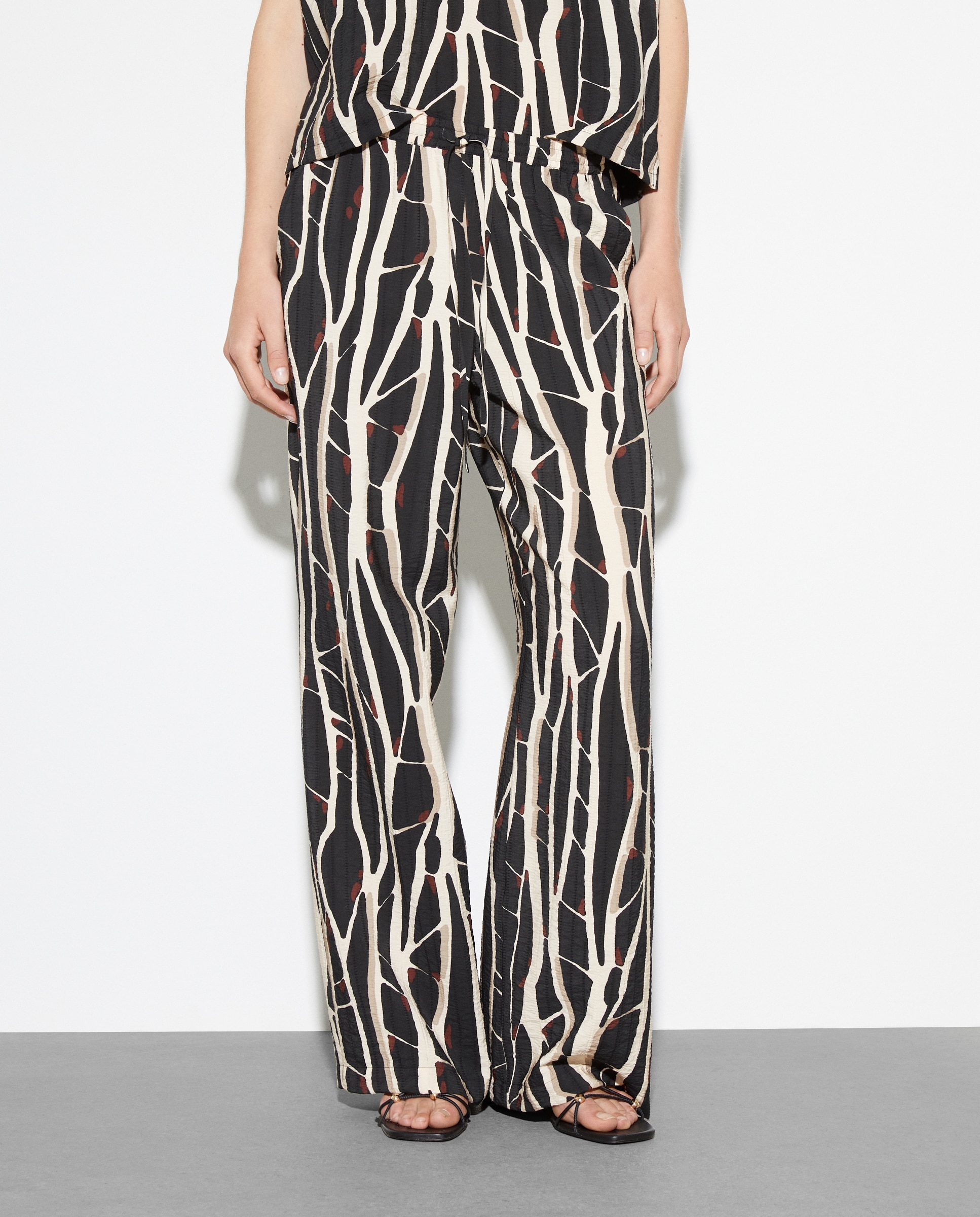 Calças Largas de Viscose Preto-2