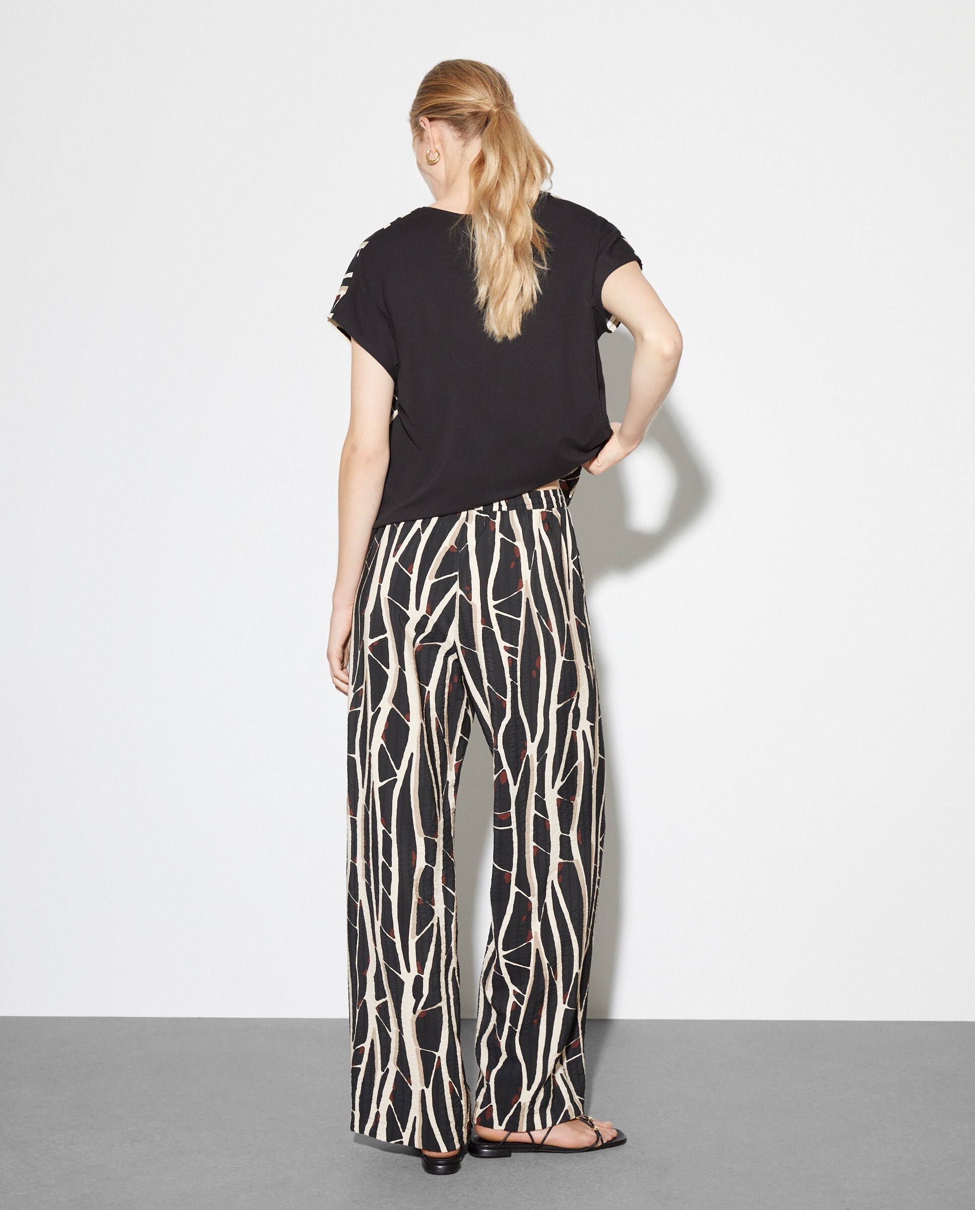 Calças Largas de Viscose Preto-3