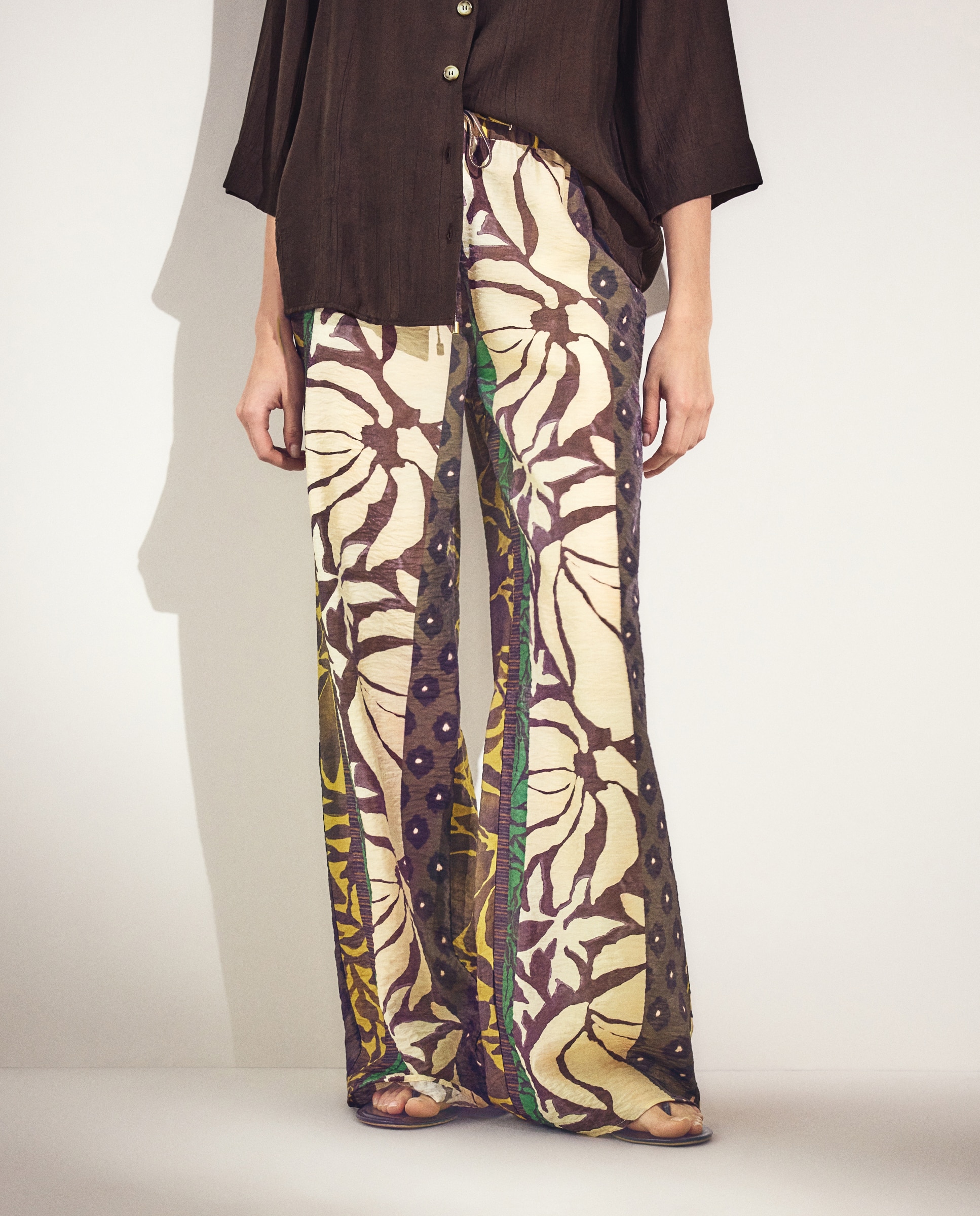 Pantalón de mujer con print multi floral - Woman El Corte Inglés - Rojo Verde-2