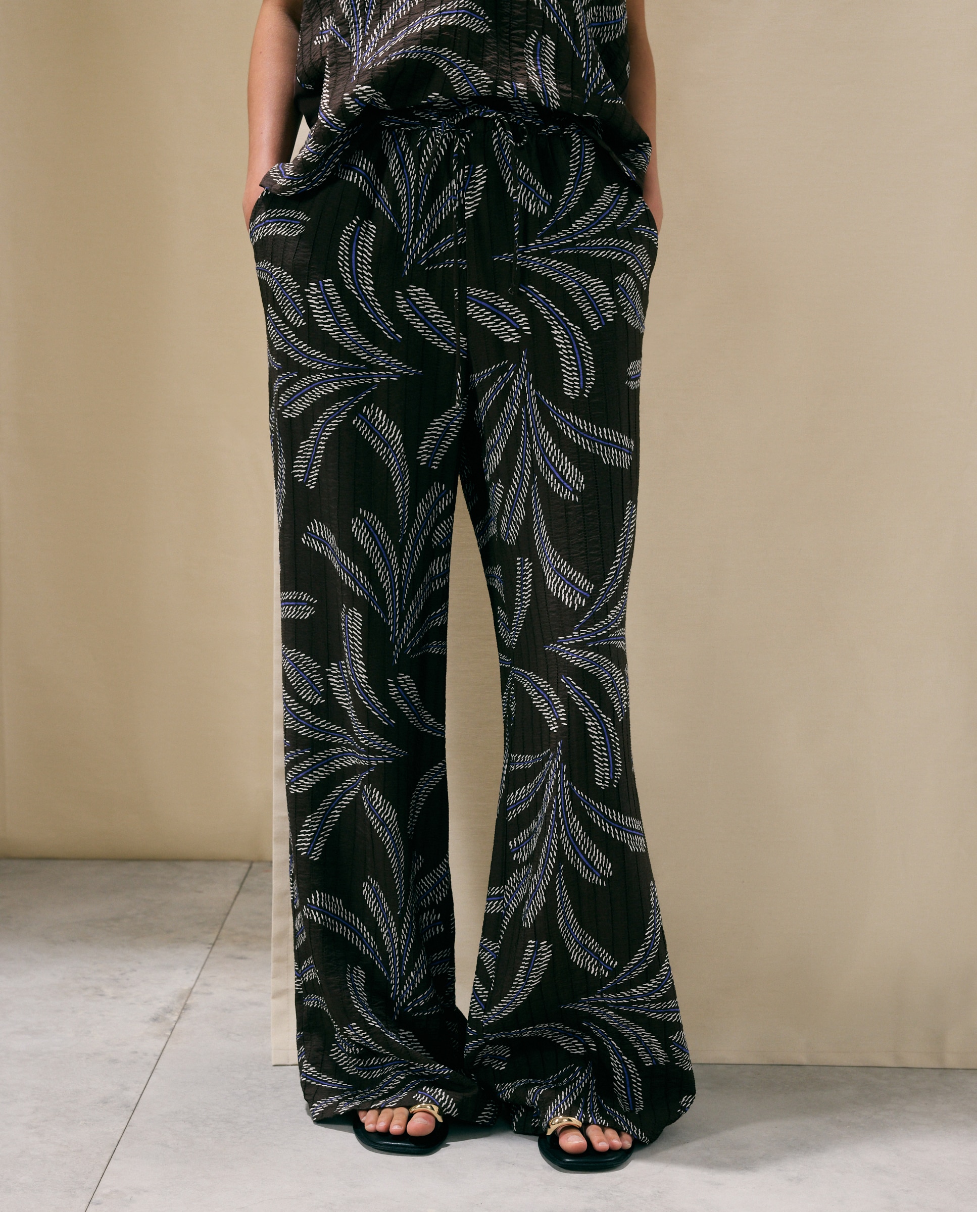 Pantalón ancho de mujer estilo pijamero - Woman El Corte Inglés - Marrón Marrón-2