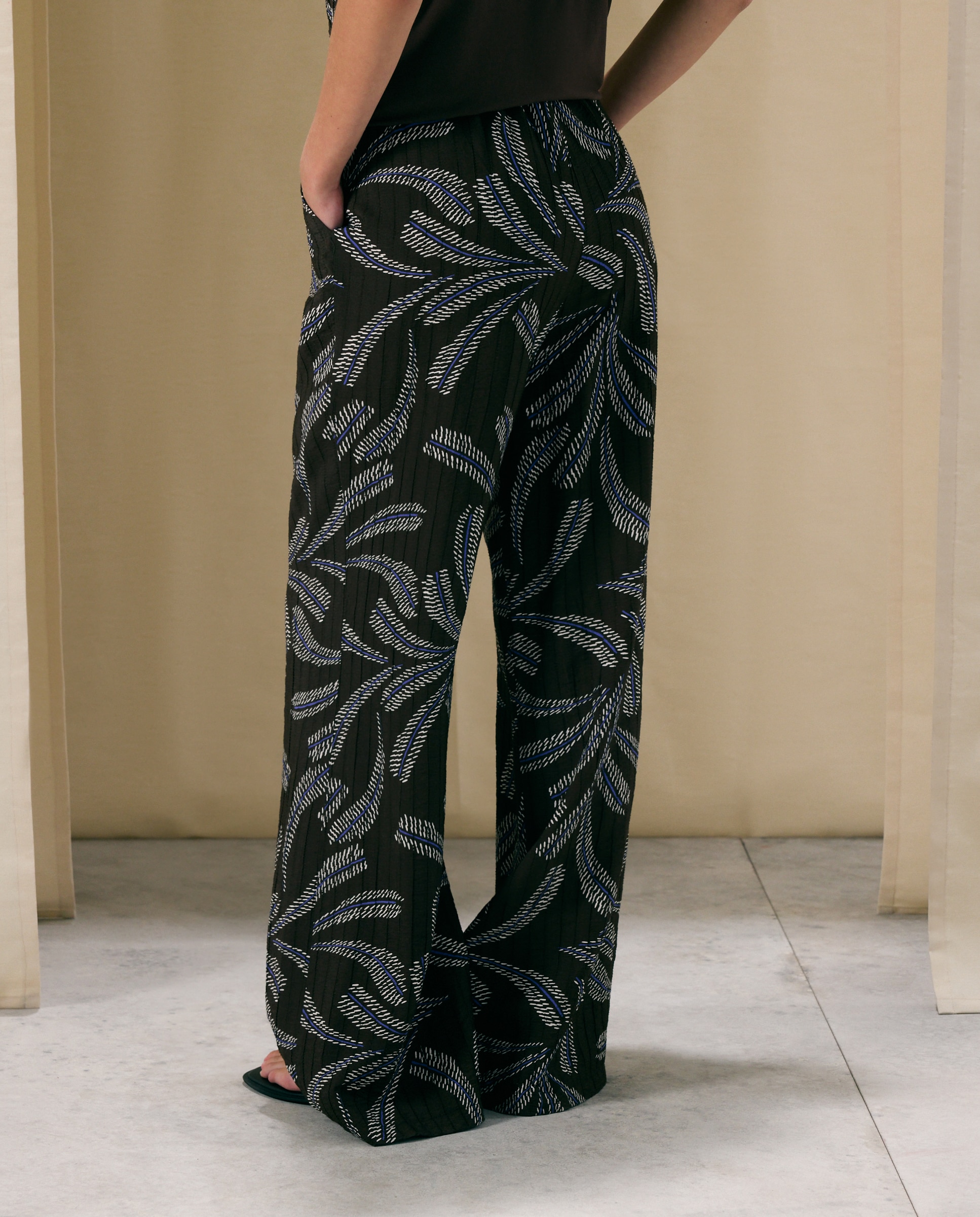 Pantalón ancho de mujer estilo pijamero - Woman El Corte Inglés - Marrón Marrón-3