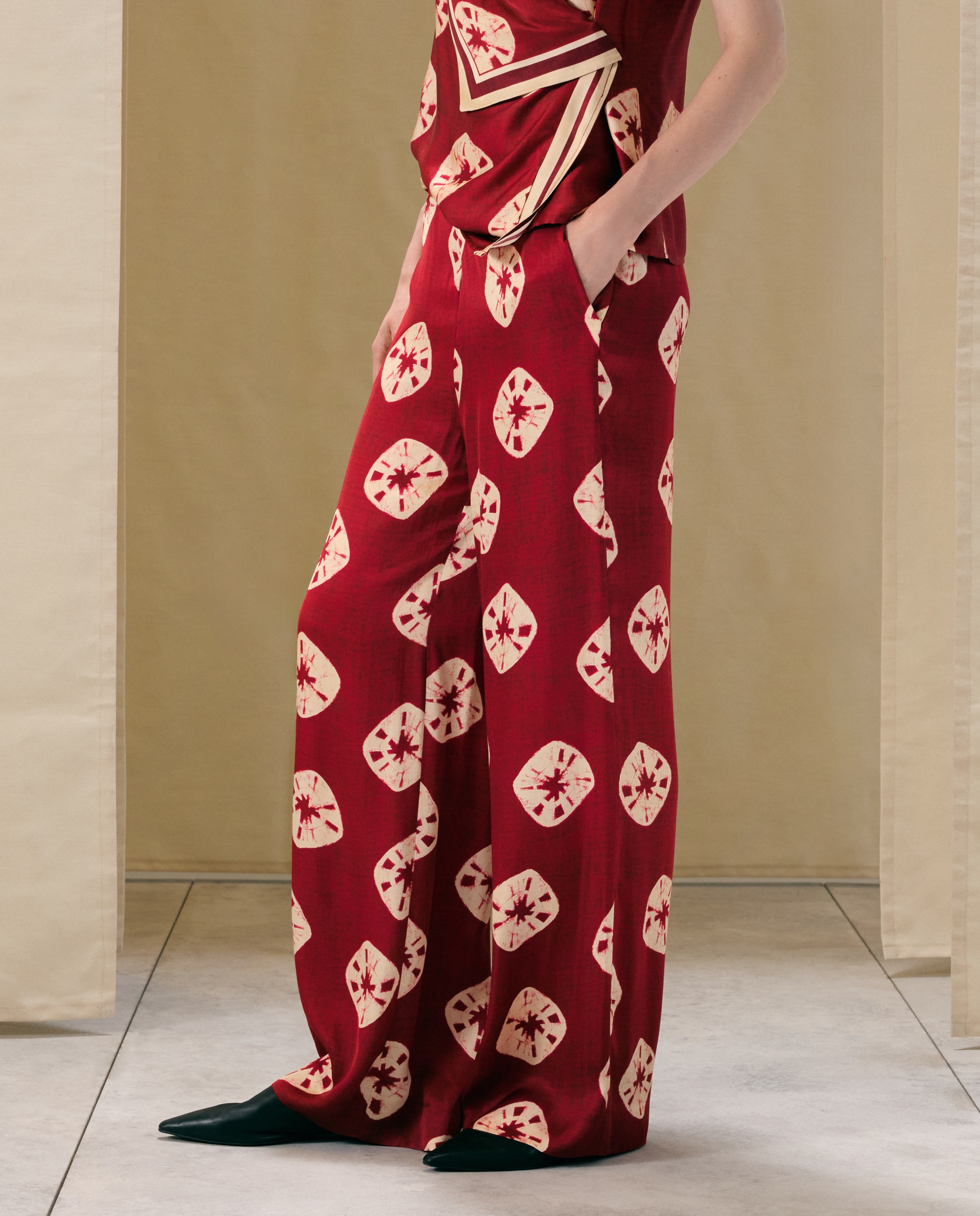 Pantalón pijamero de mujer print satén - Woman El Corte Inglés - Rojo Rojo-2