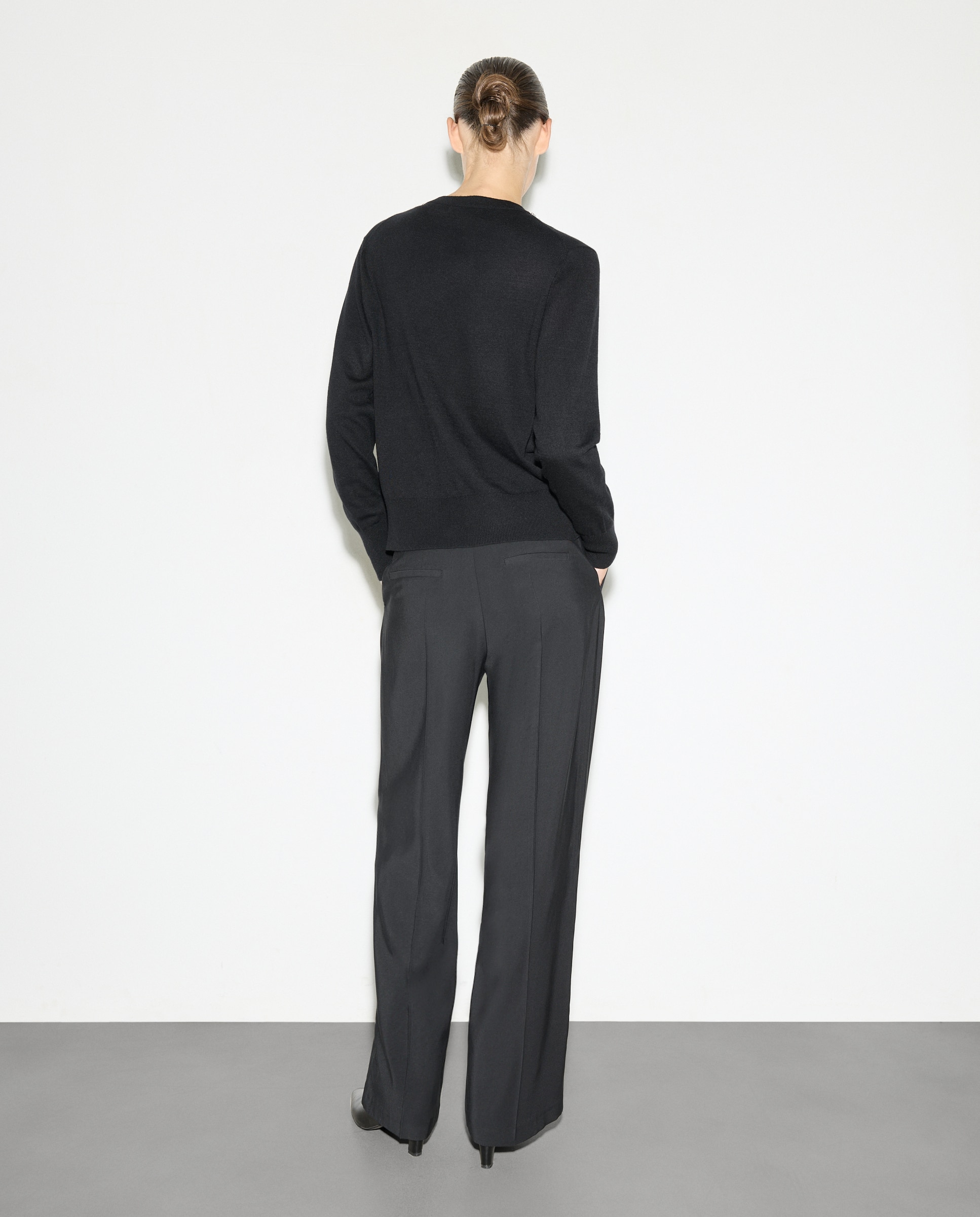 Casaco com Decote de Pedraria Preto-3