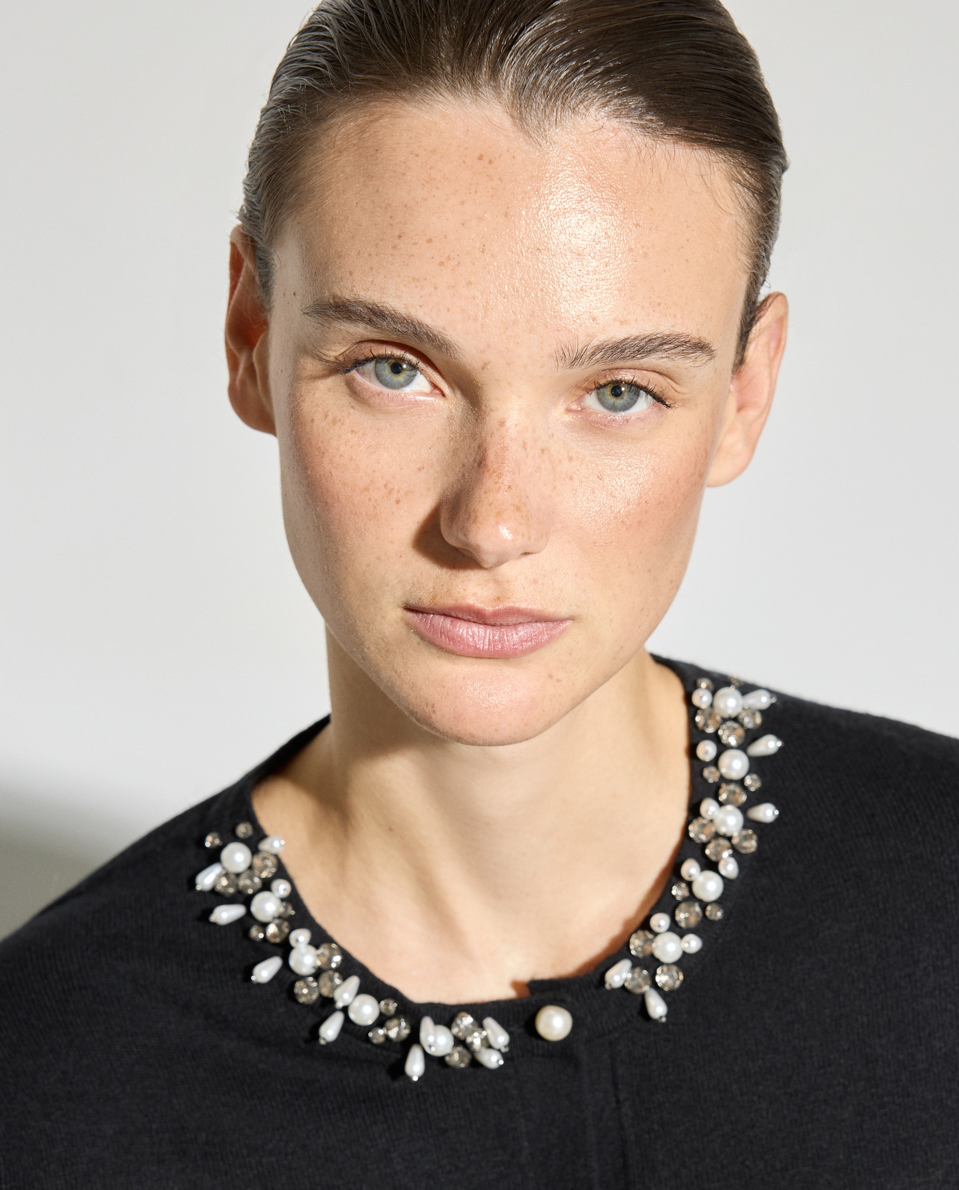 Casaco com Decote de Pedraria Preto-4