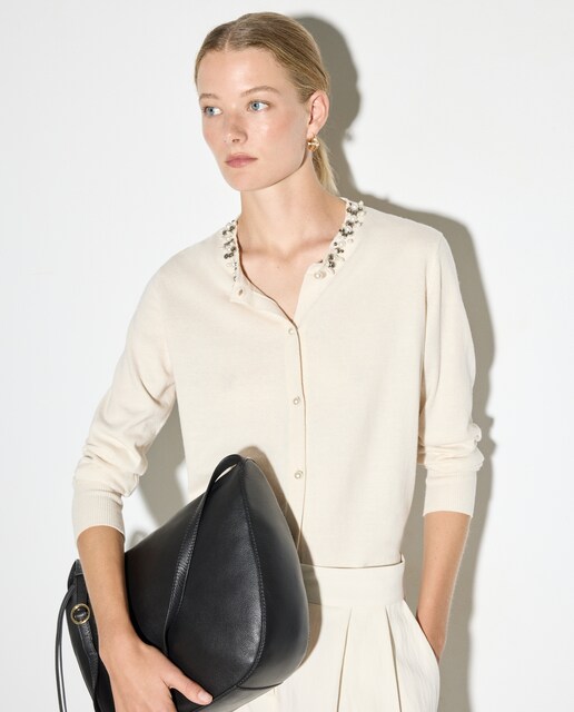 Imagem 0 de Casaco com Decote de Pedraria