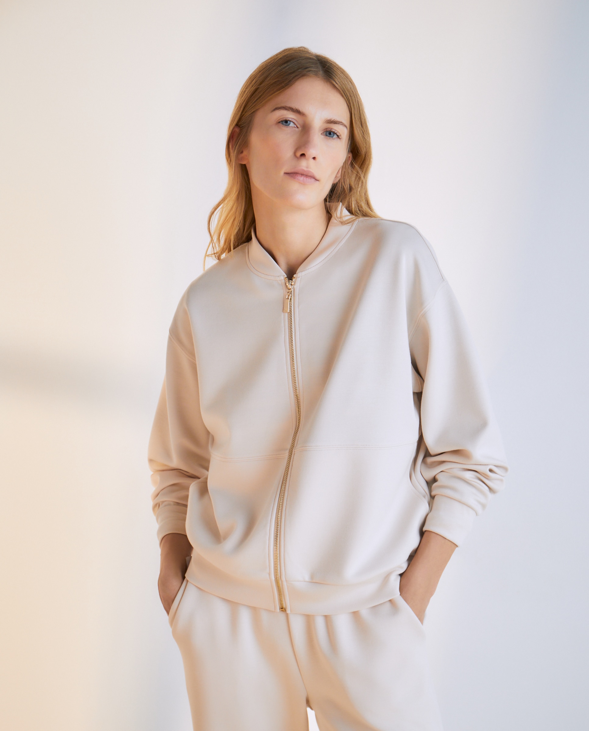 Imagem 0 de Sweatshirt de Neopreno Tipo Blusão