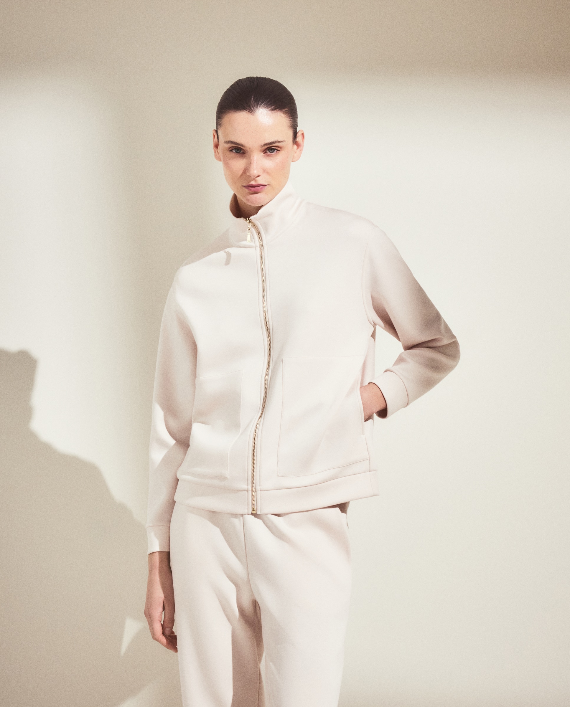 Sweatshirt Clássica Aberta de Cupro 120 Cru-1