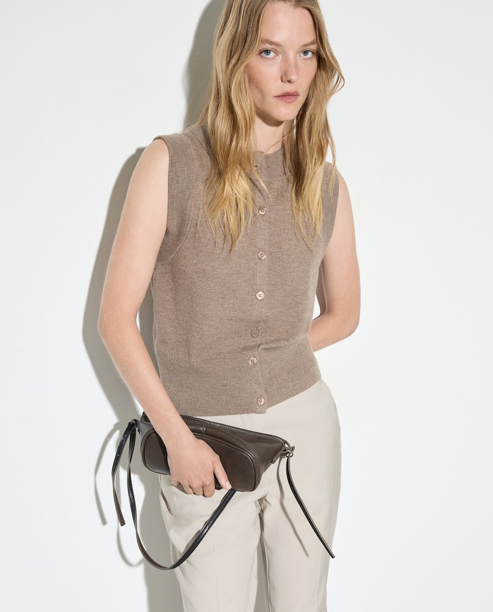 Colete Curto Abotoado Visom-Escuro-1