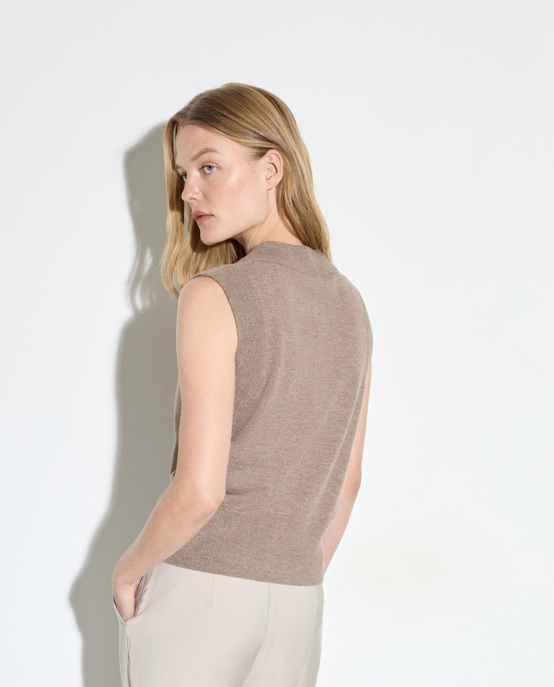 Colete Curto Abotoado Visom-Escuro-3