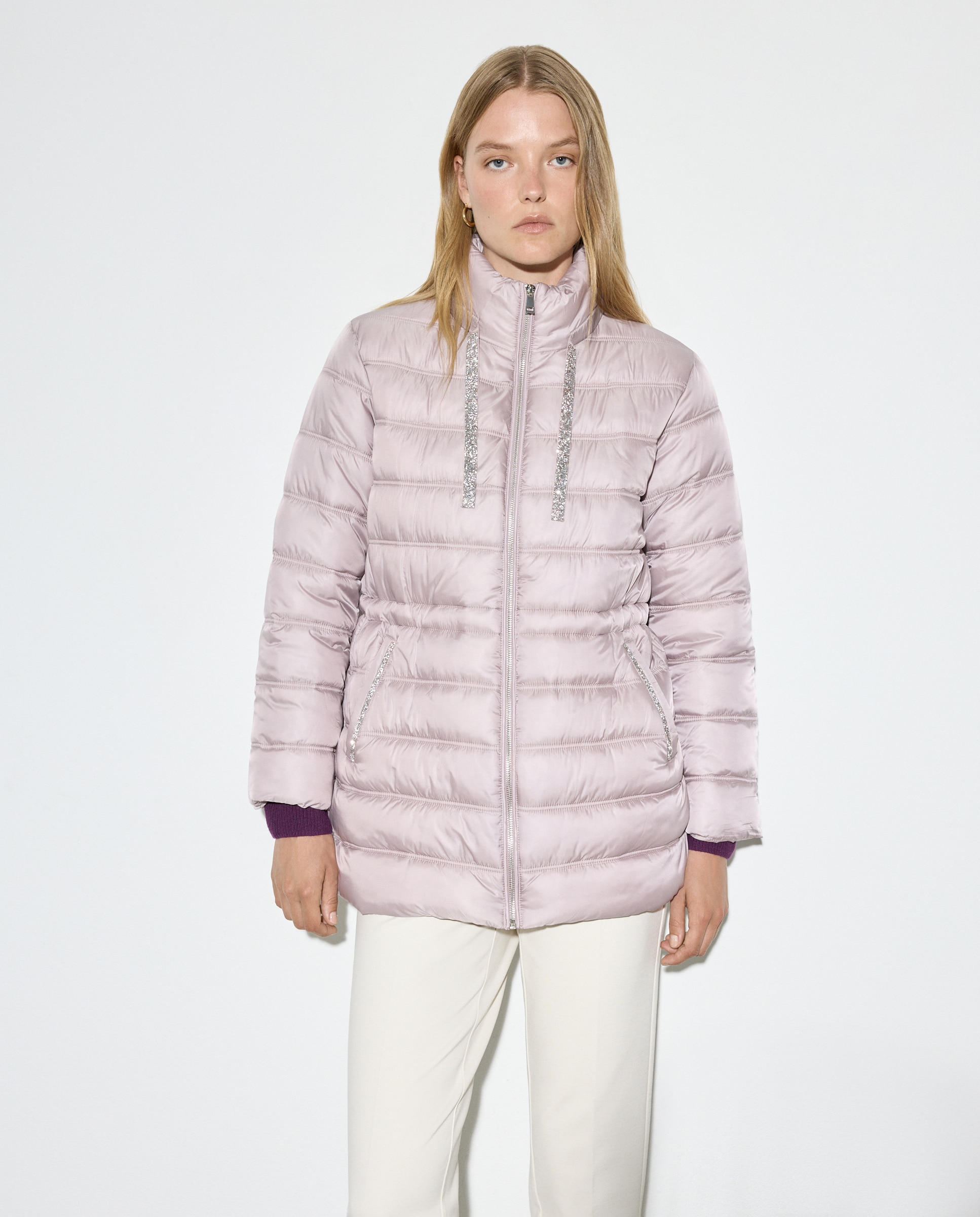 Sobretudo Liso com Detalhes de Joia. 200 Rosa-1