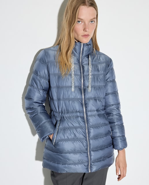 Imagem 0 de Parka Lisa com Detalhes de Joia