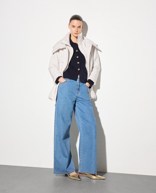 Imagen 0 de Abrigo corto liso de mujer