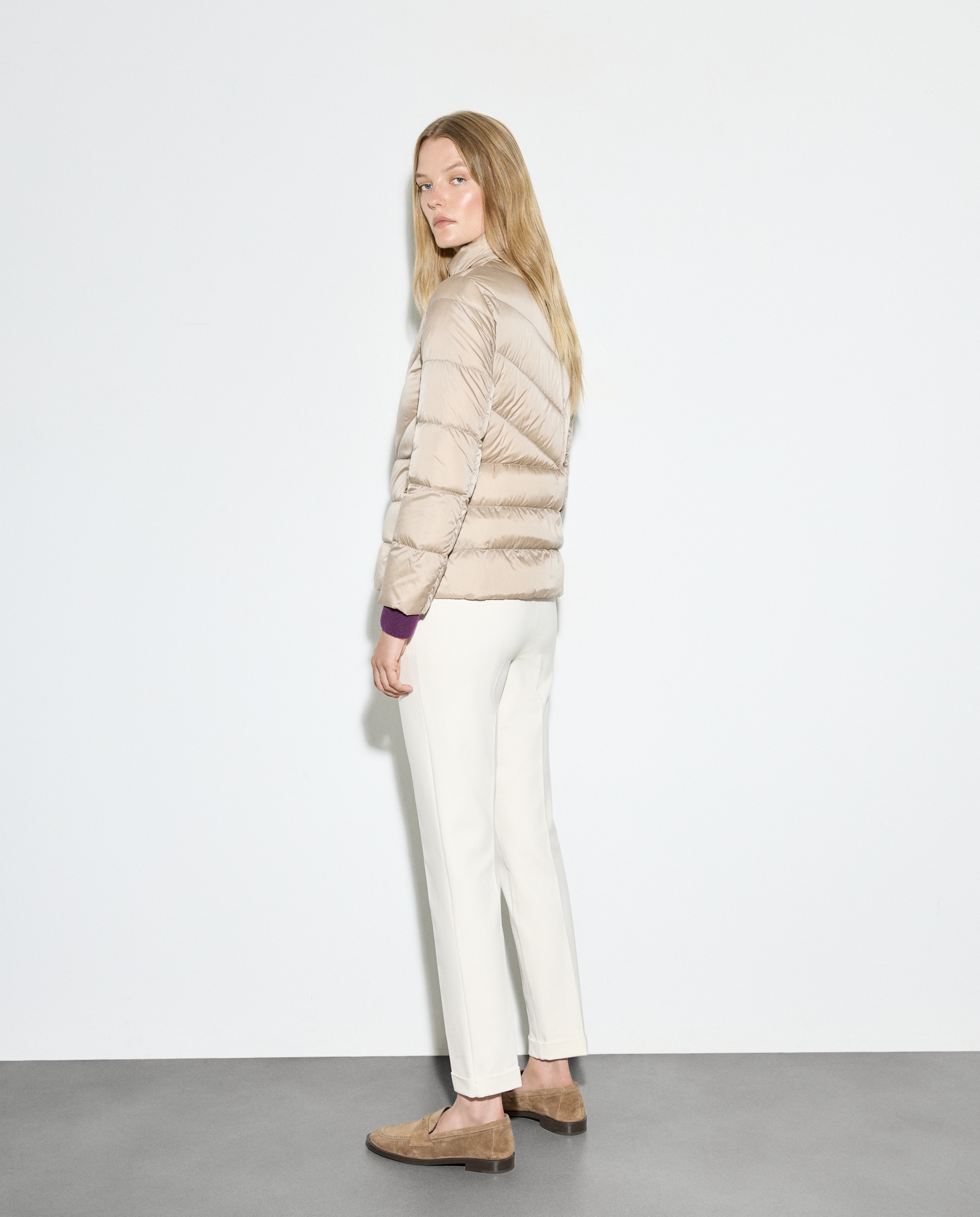 Blusão acolchoado curto liso de mulher Bege-3