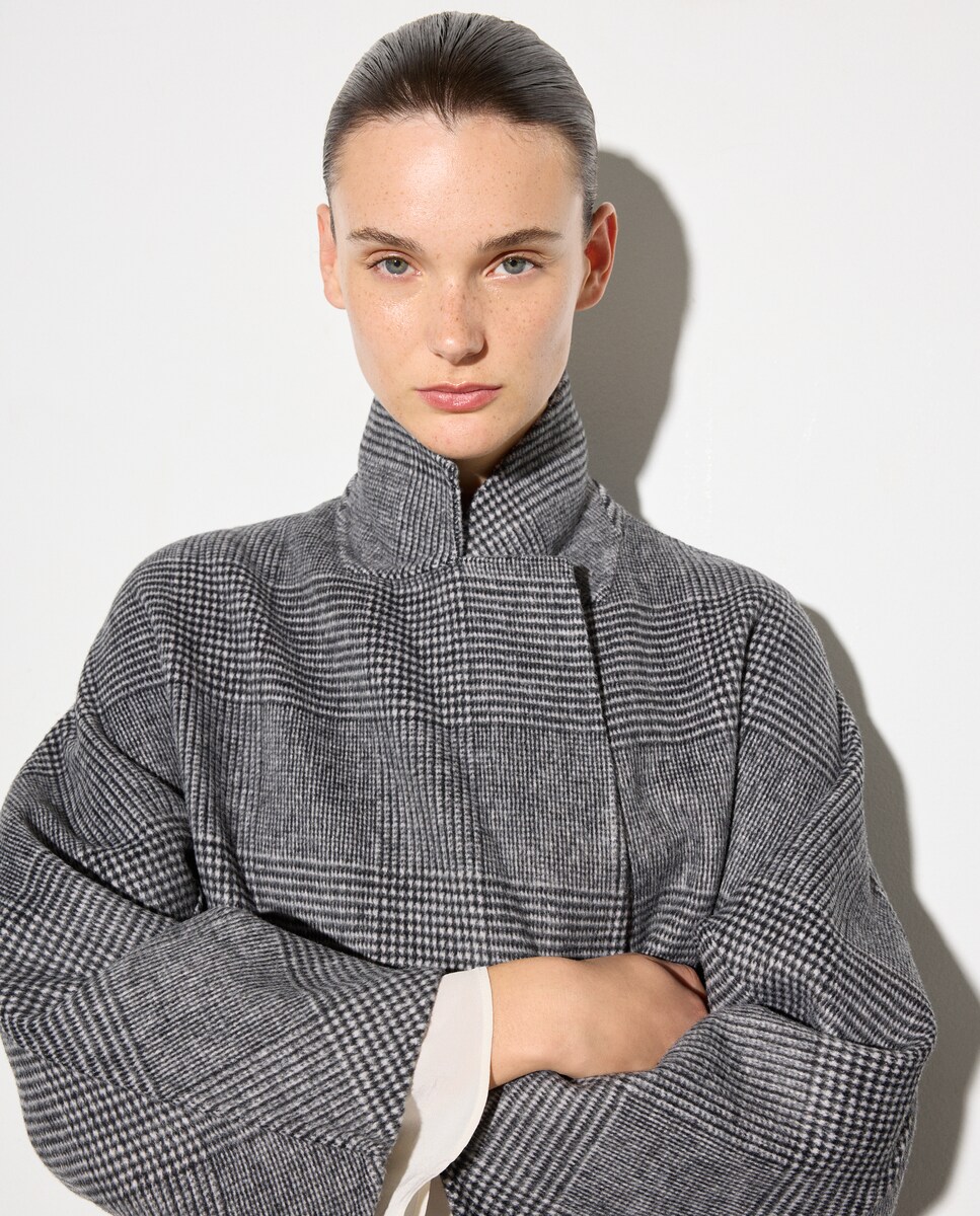 Sobretudo de Fantasia Comprido Preto-3