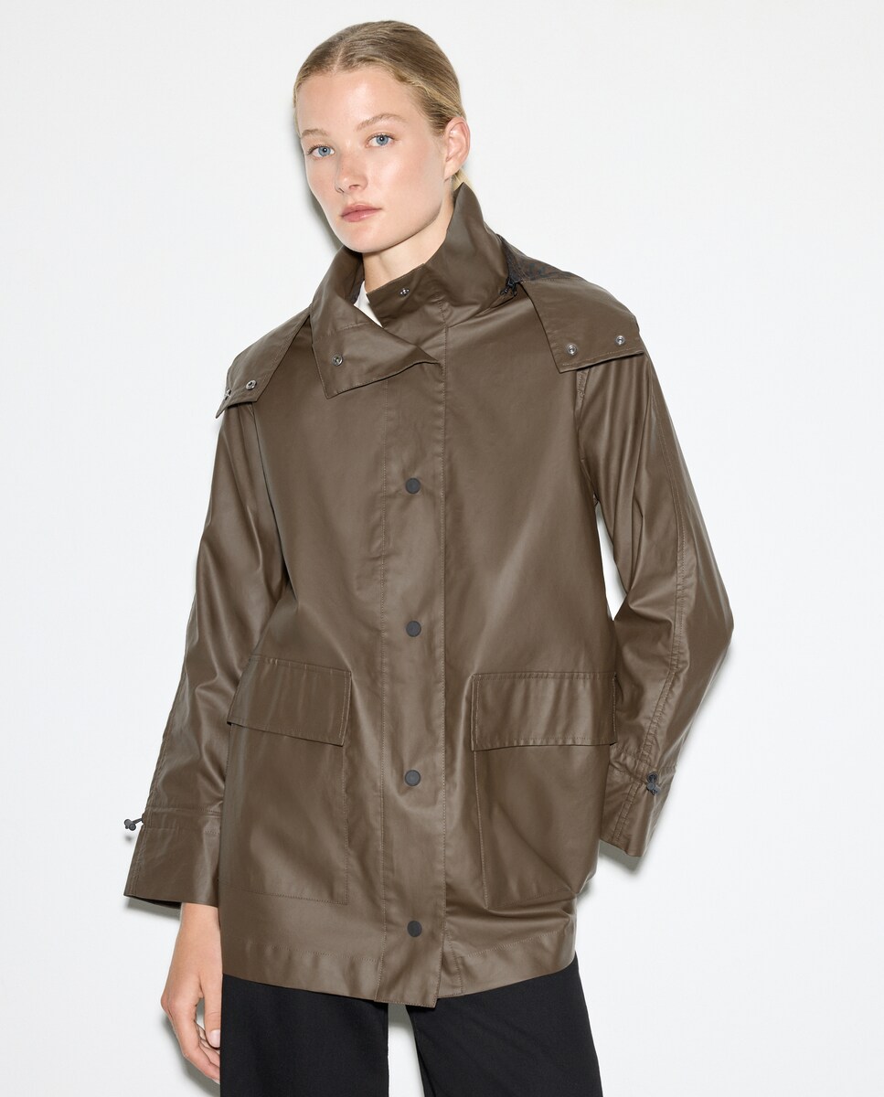 Chubasquero liso corto de mujer · Woman El Corte Inglés · El Corte