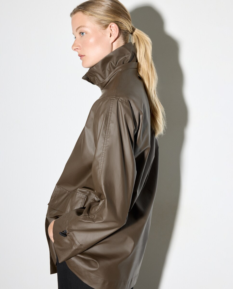 Impermeável Liso Curto Castanho-3